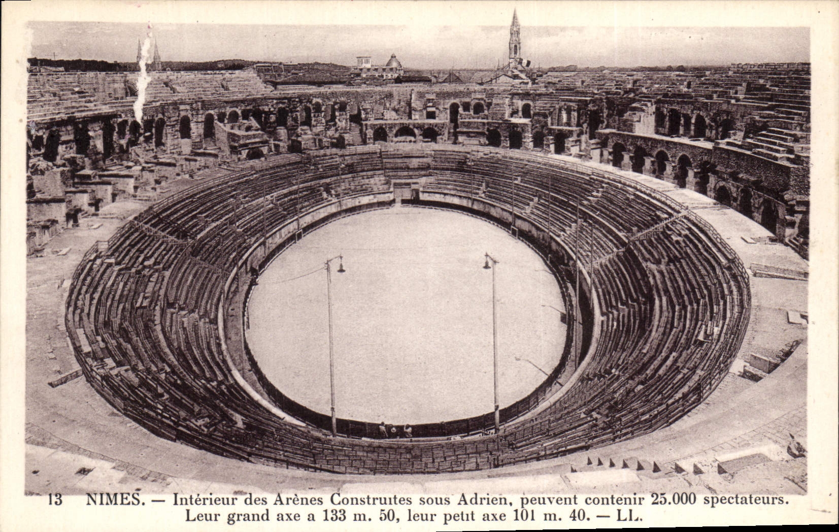CPA Nimes Interieur des Arenes Construites sous Adrien