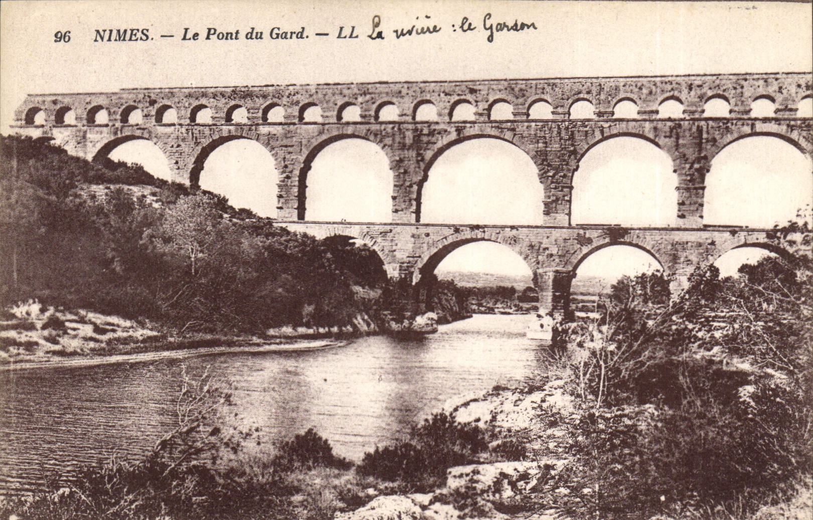 CPA Nimes Le Pont du Gard 