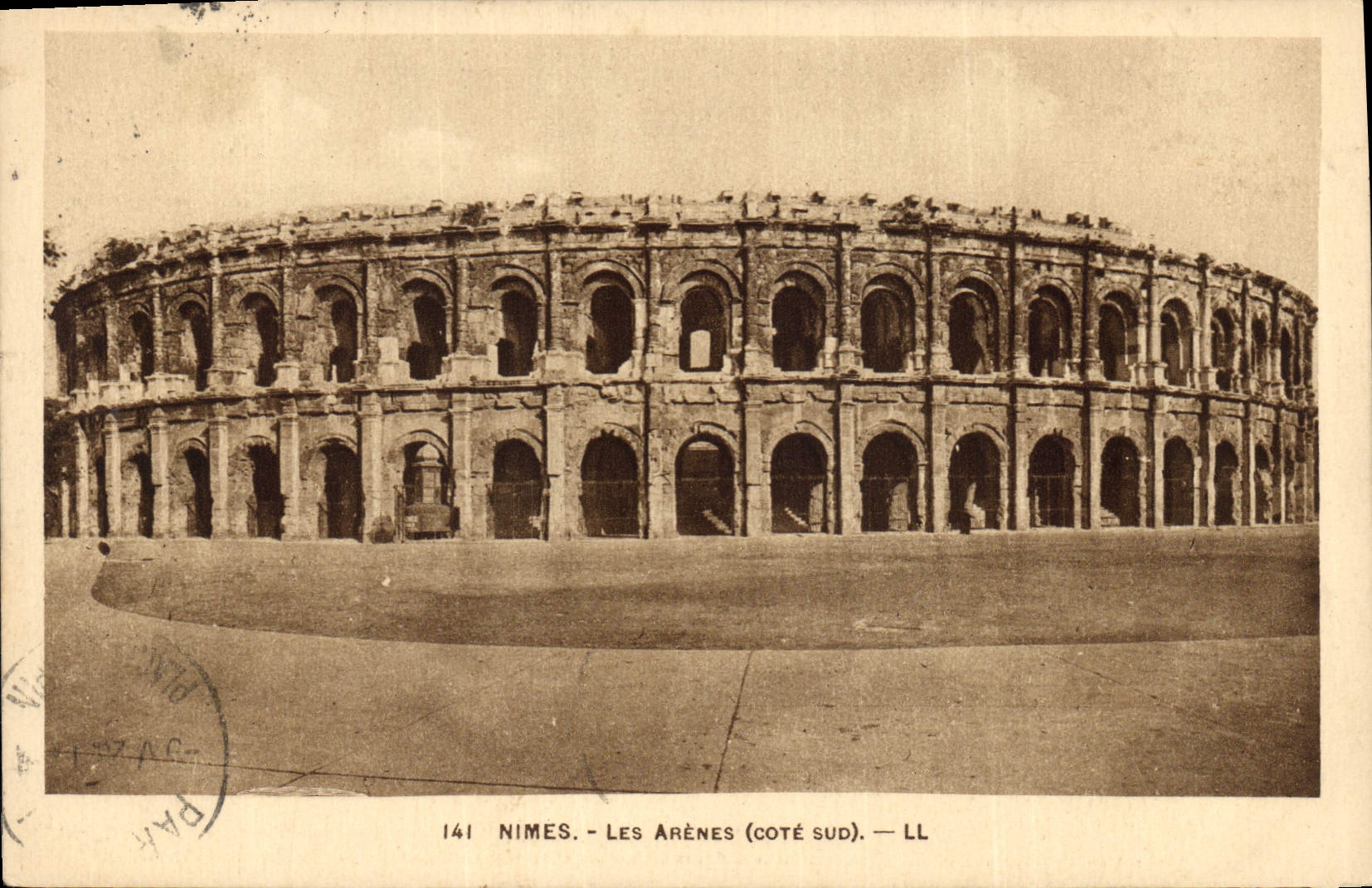 CPA Nimes Les Arenes Cote Sud 