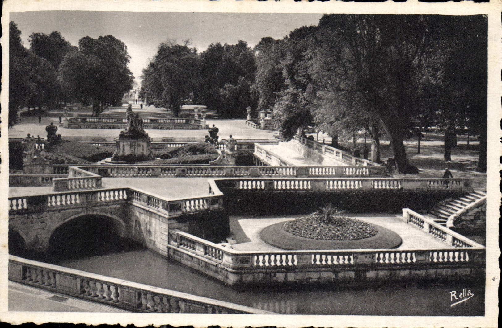 CPA Nimes Jardins de la Fontaine dessines par Le Notre