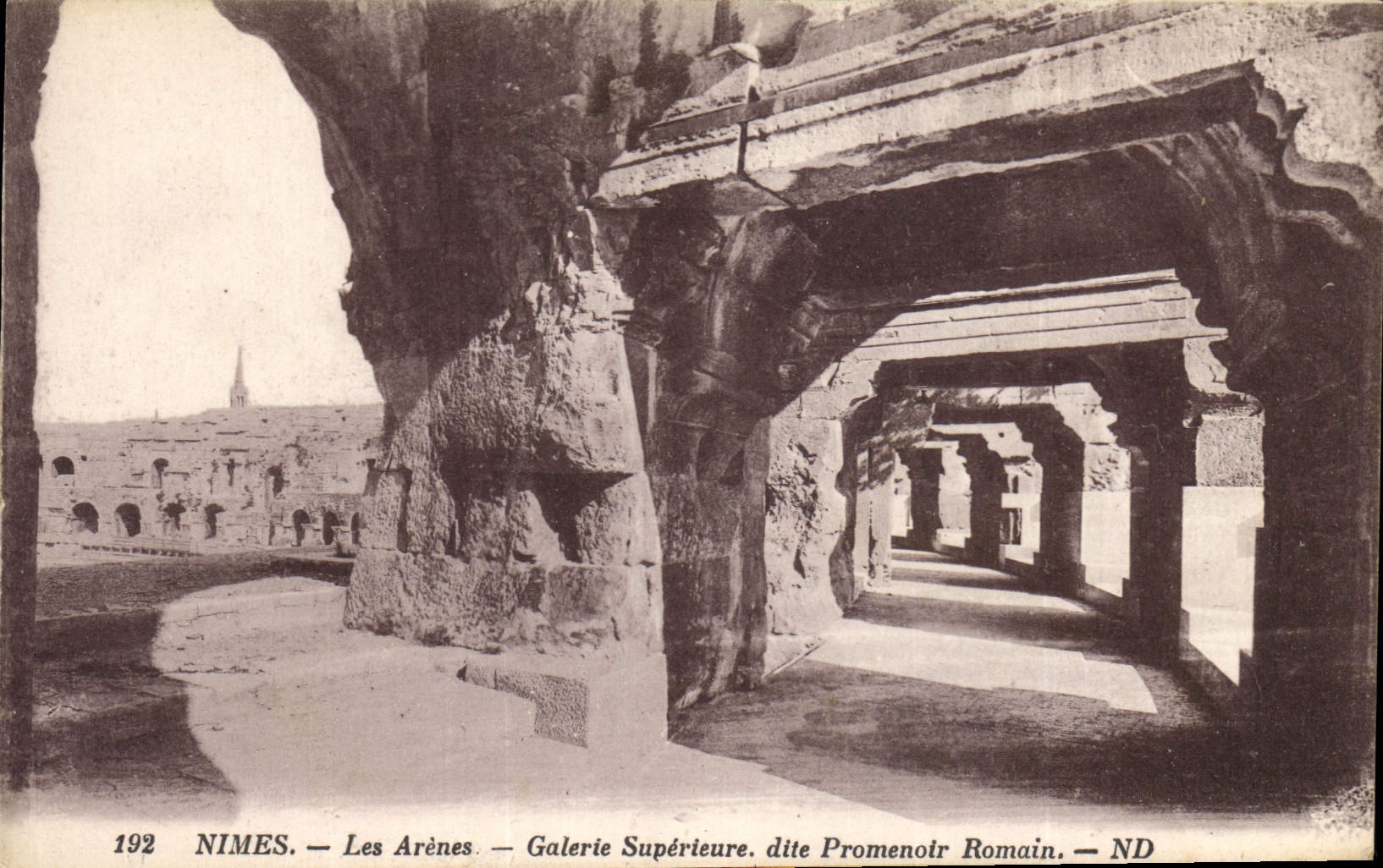 CPA Nimes Les Arenes Galerie Superieure 