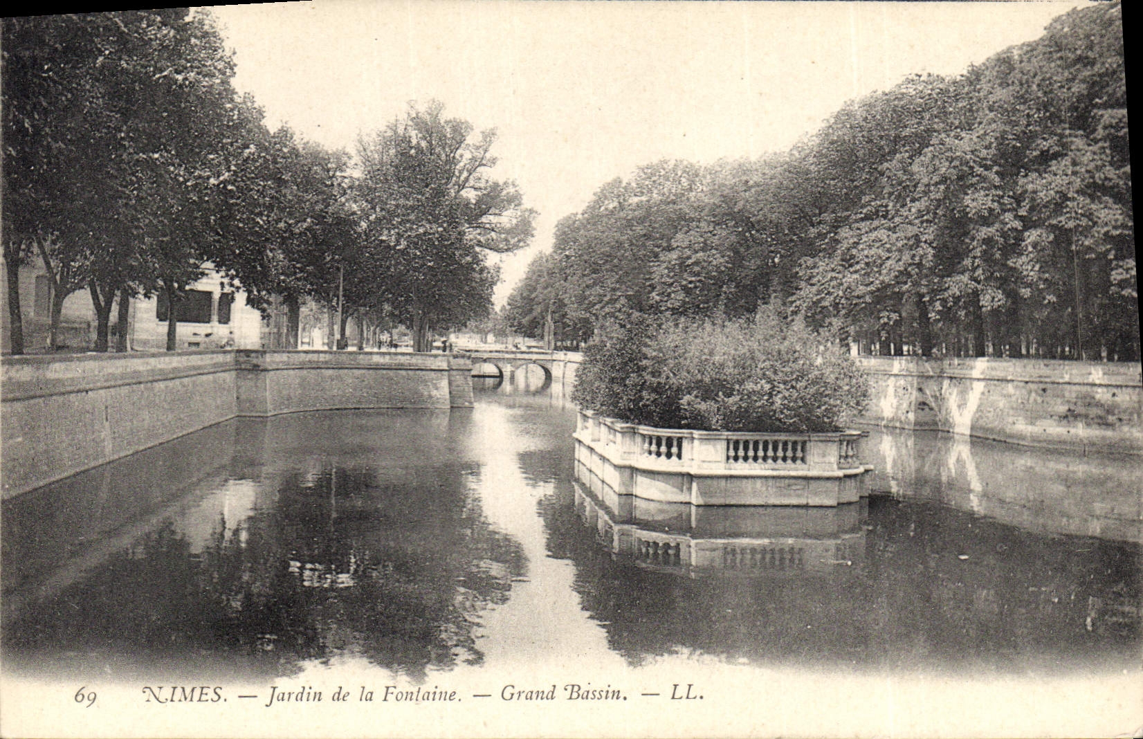 CPA Nimes Jardin de la Fontaine Grand Bassin