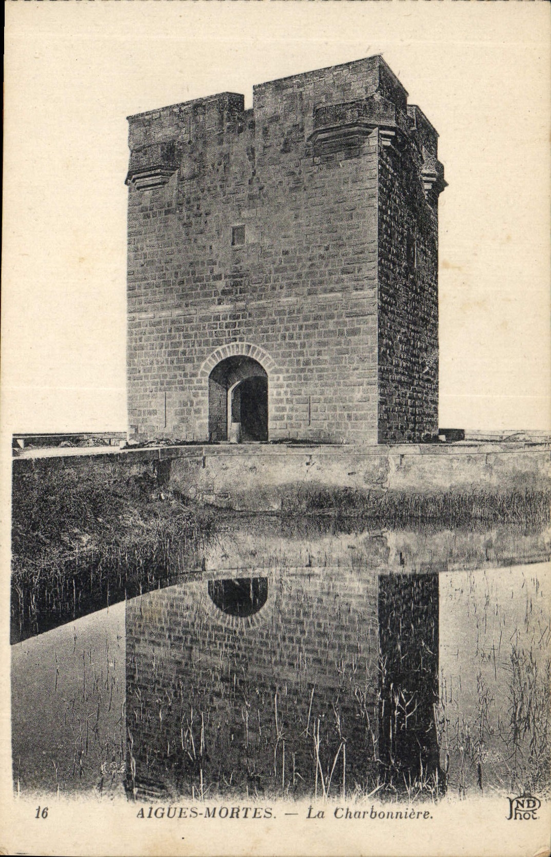 CPA Aigues Mortes La Charbonnicre 