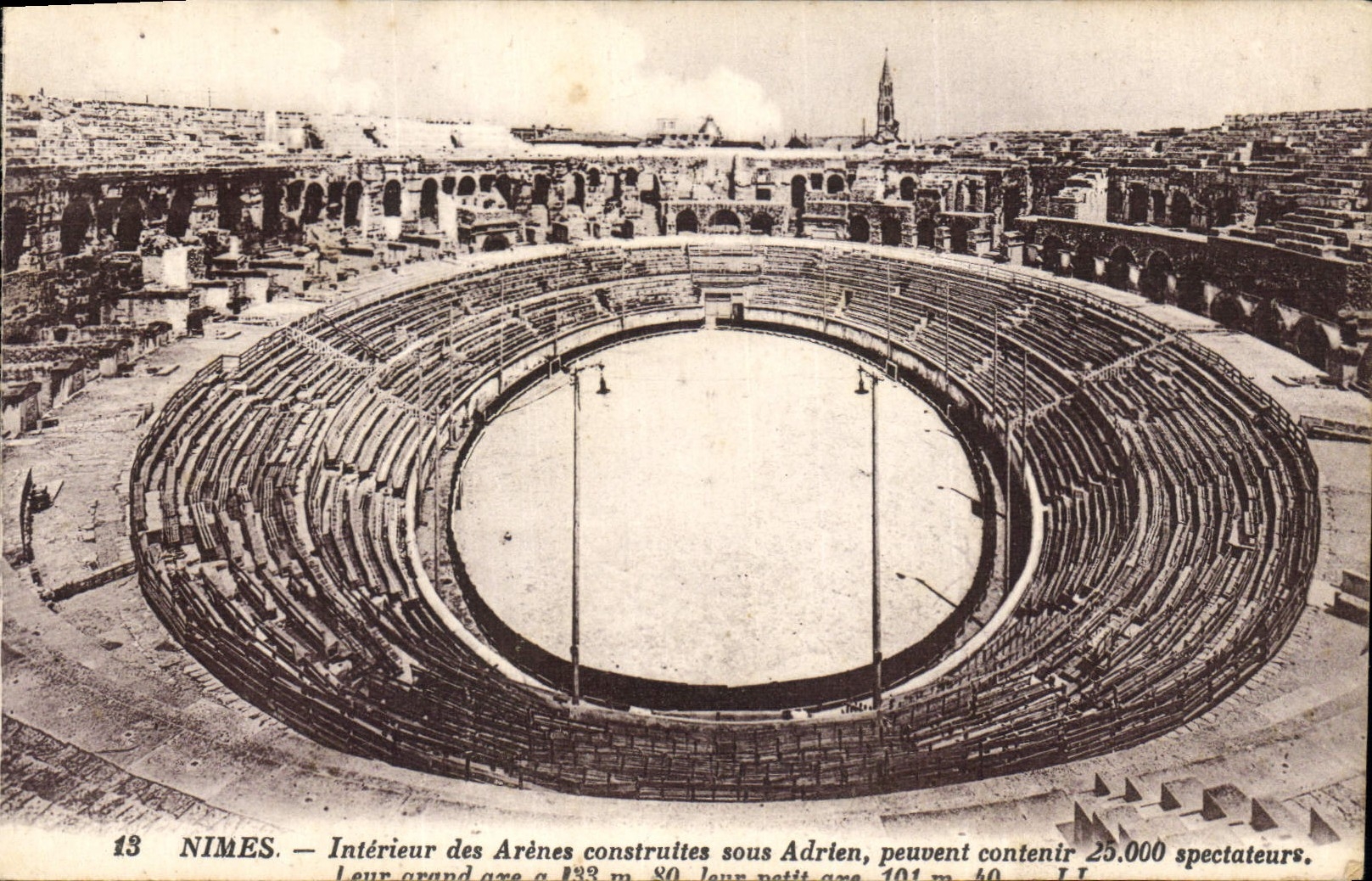 CPA Nimes Interieur des Arenes construites sous Adrien 