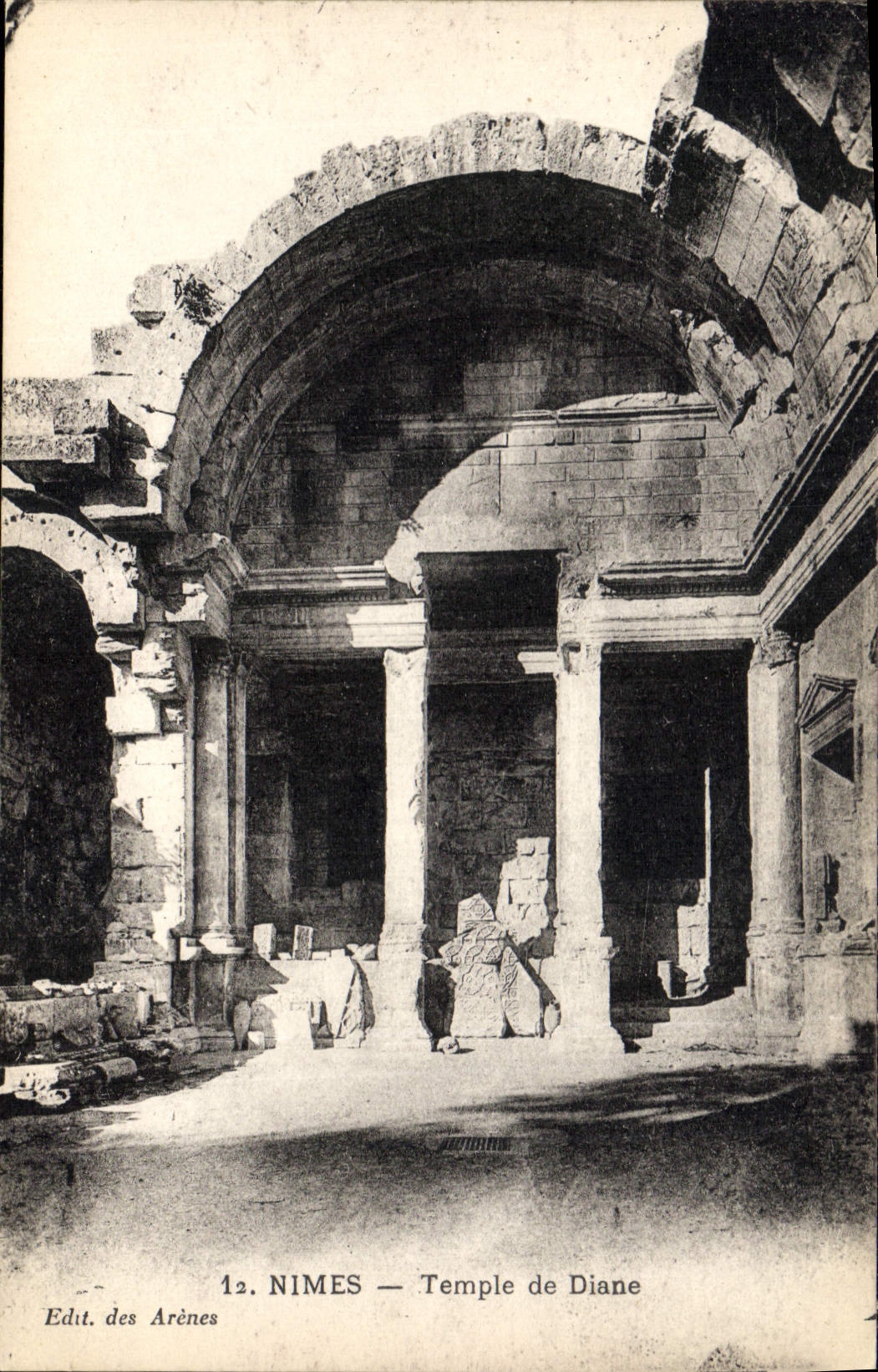 CPA Nimes Temple de Diane 