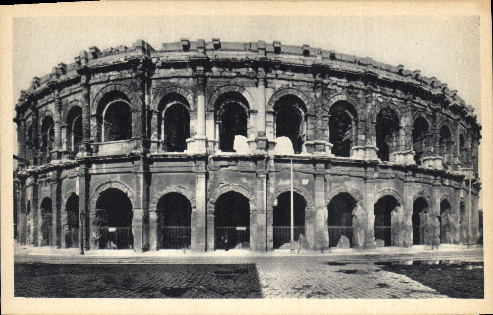 CPA Nimes Gard Les Arenes Cote Ouest 