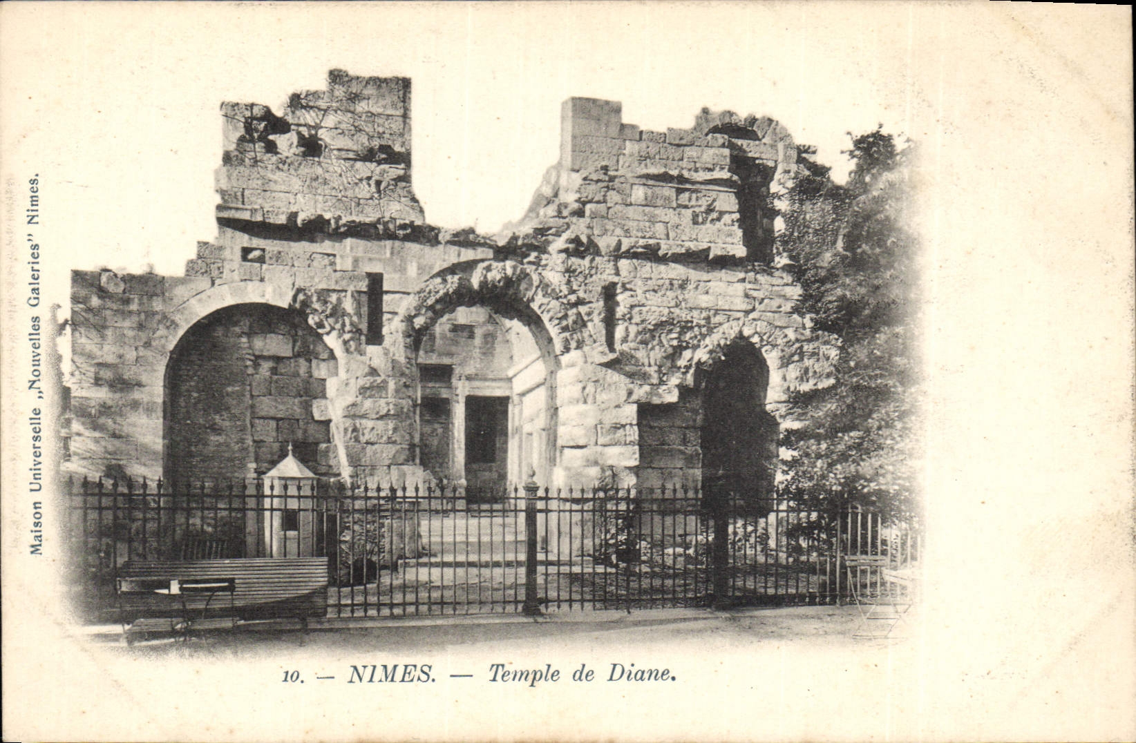 CPA Nimes Temple de Diane 