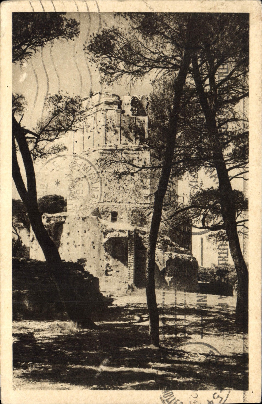 CPA Nimes La Tour Magne 