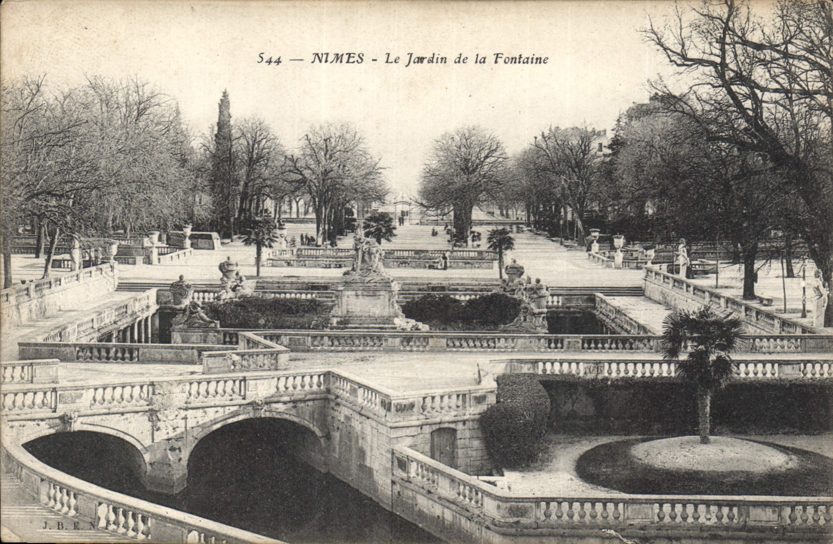 CPA Nimes Le Jardin de la Fontaine 