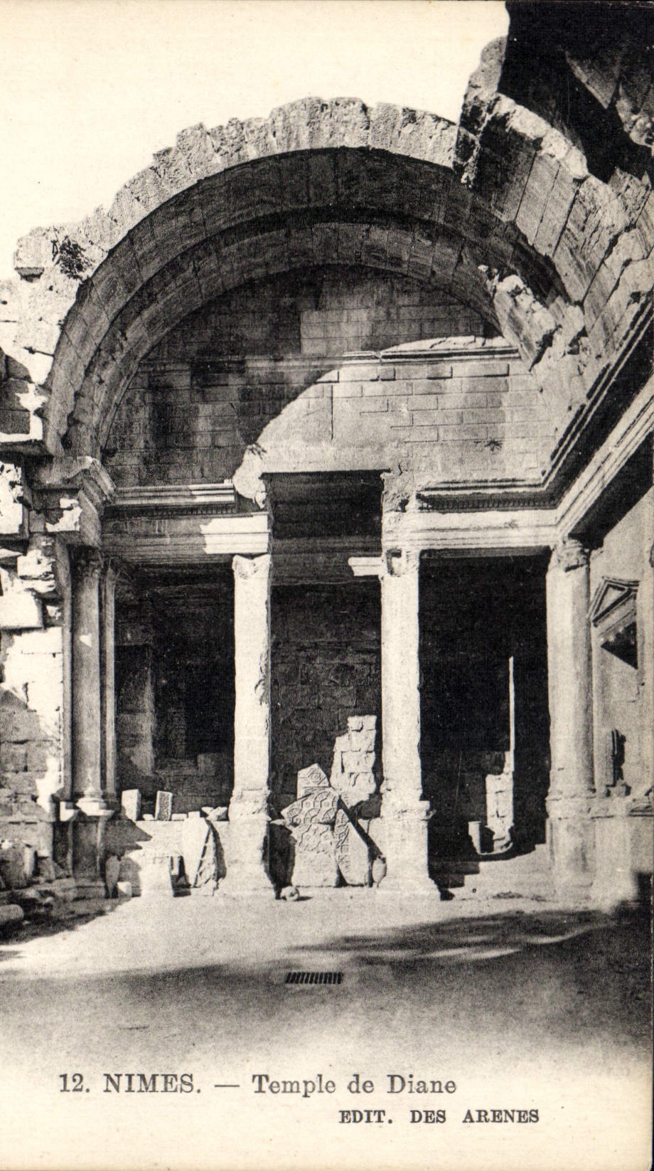 CPA Nimes Temple de Diane 
