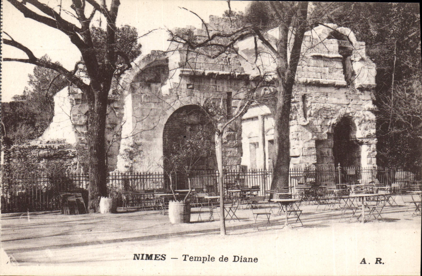 CPA Nimes Temple de Diane 