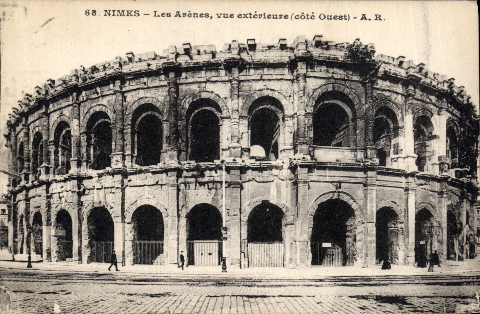 CPA Nimes Les Arenes vue exerieure Cote Ouest