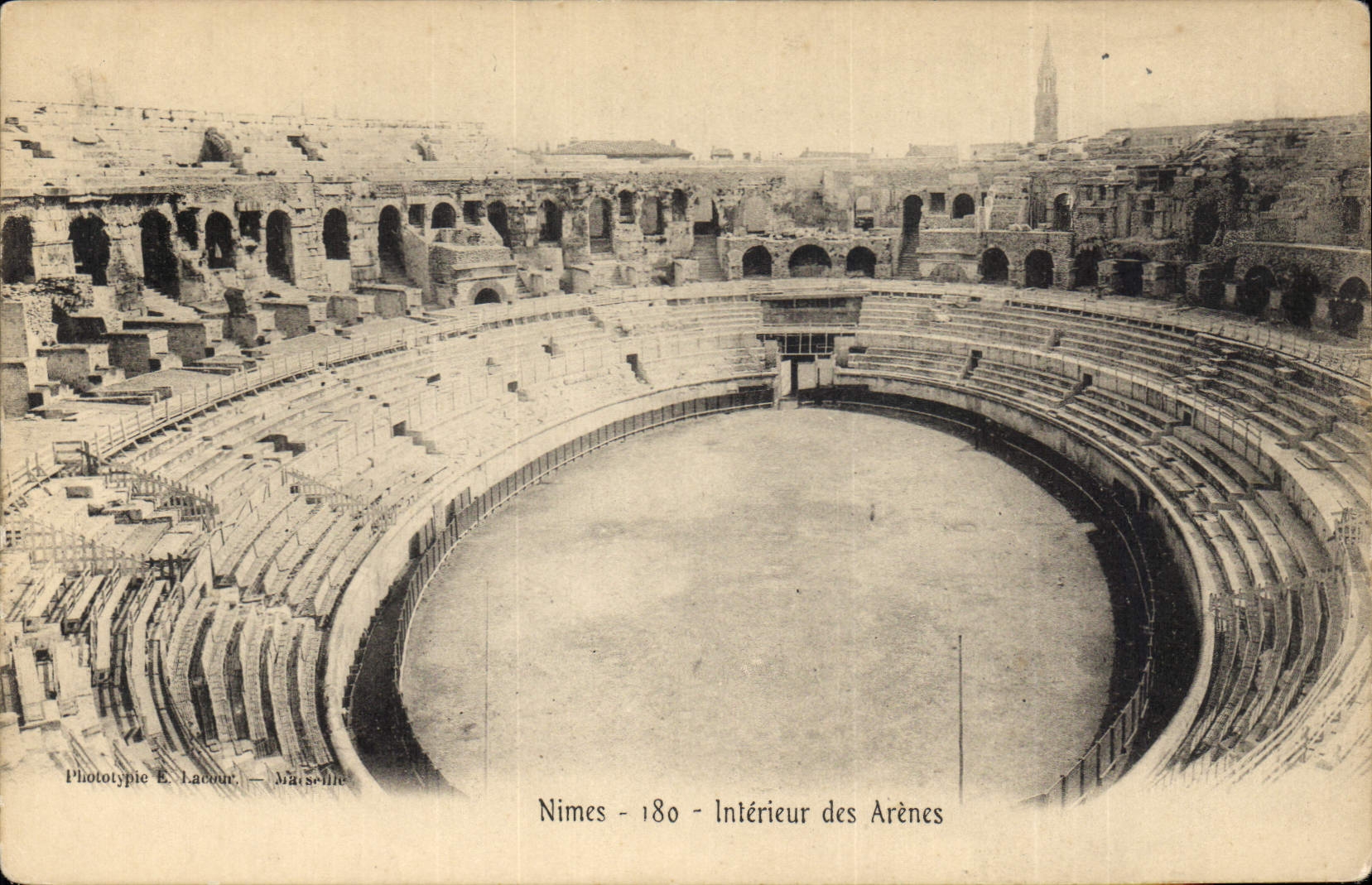 CPA Nimes Interieur des Arenes 