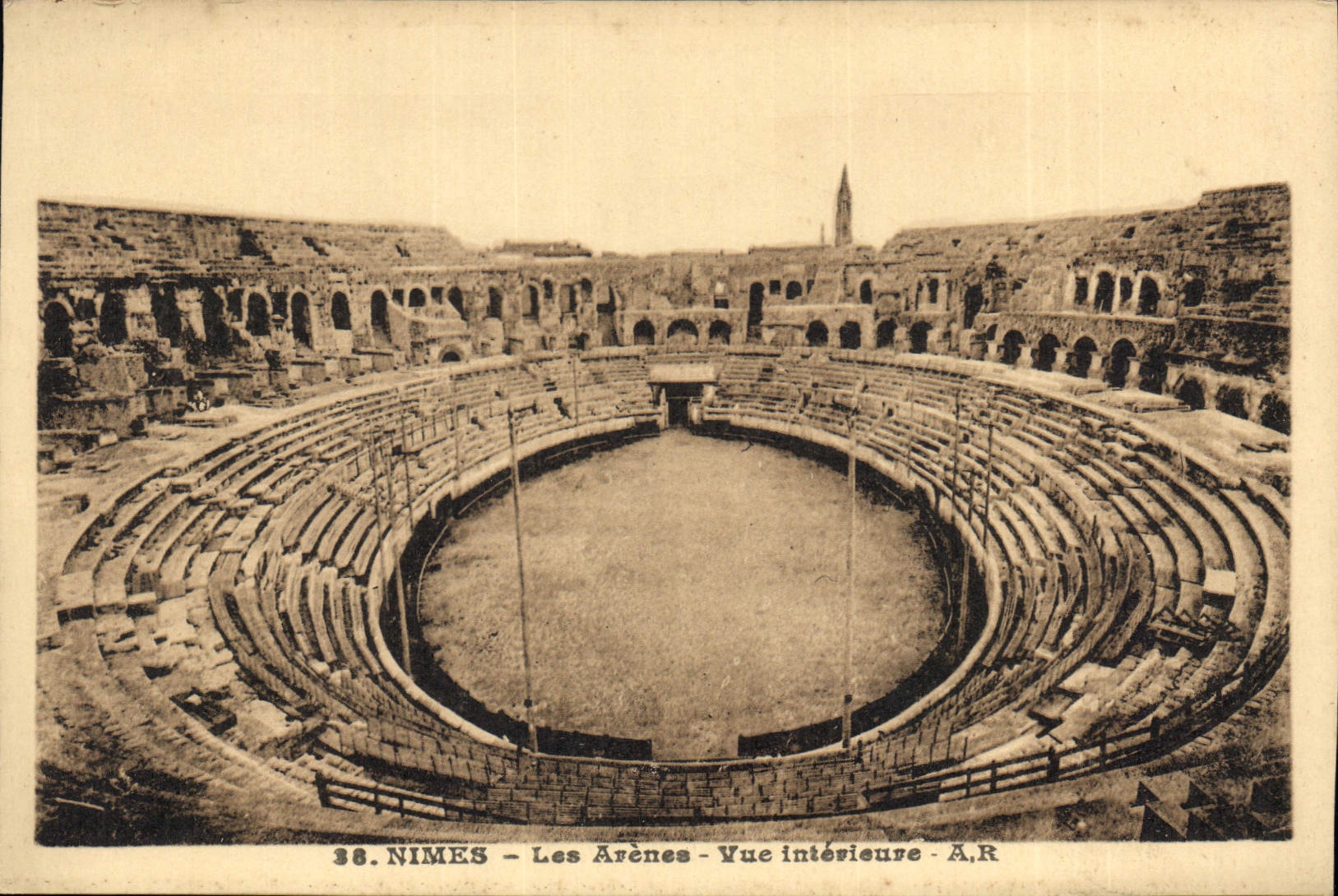 CPA Nimes Les Arenes Vue interieure 