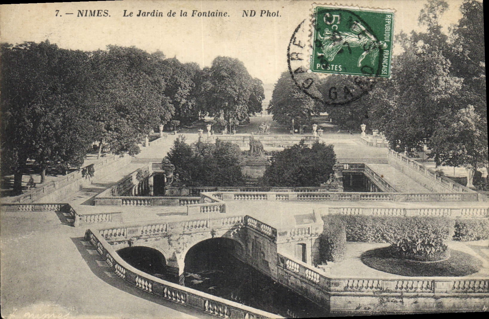 CPA Nimes Le Jardin de la Fontaine 