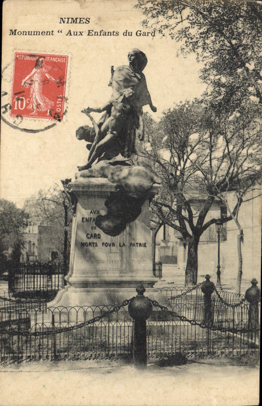 CPA Nimes Monument Aux Enfants du Gard 