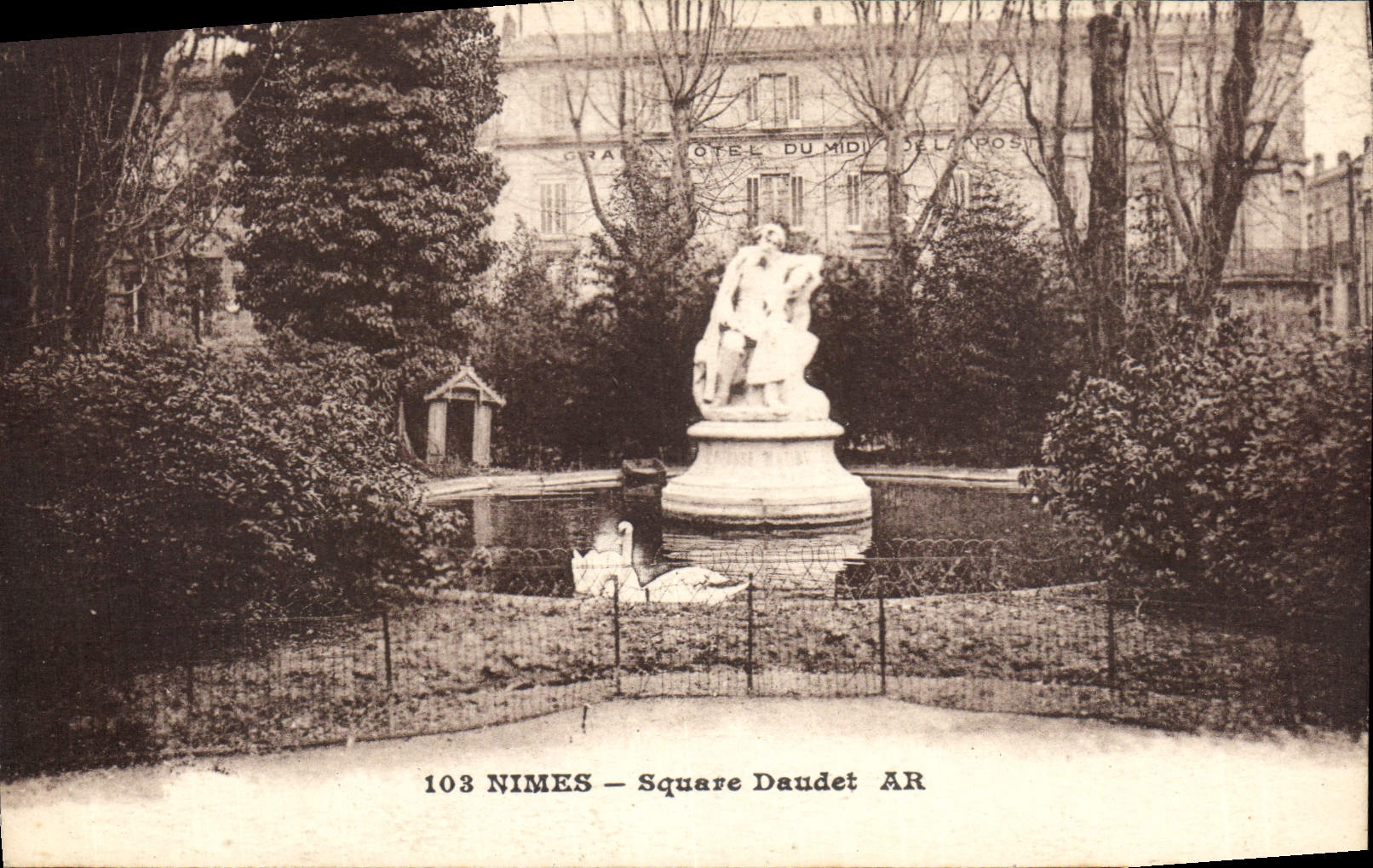 CPA Nimes Square Daudet Hotel du Midi