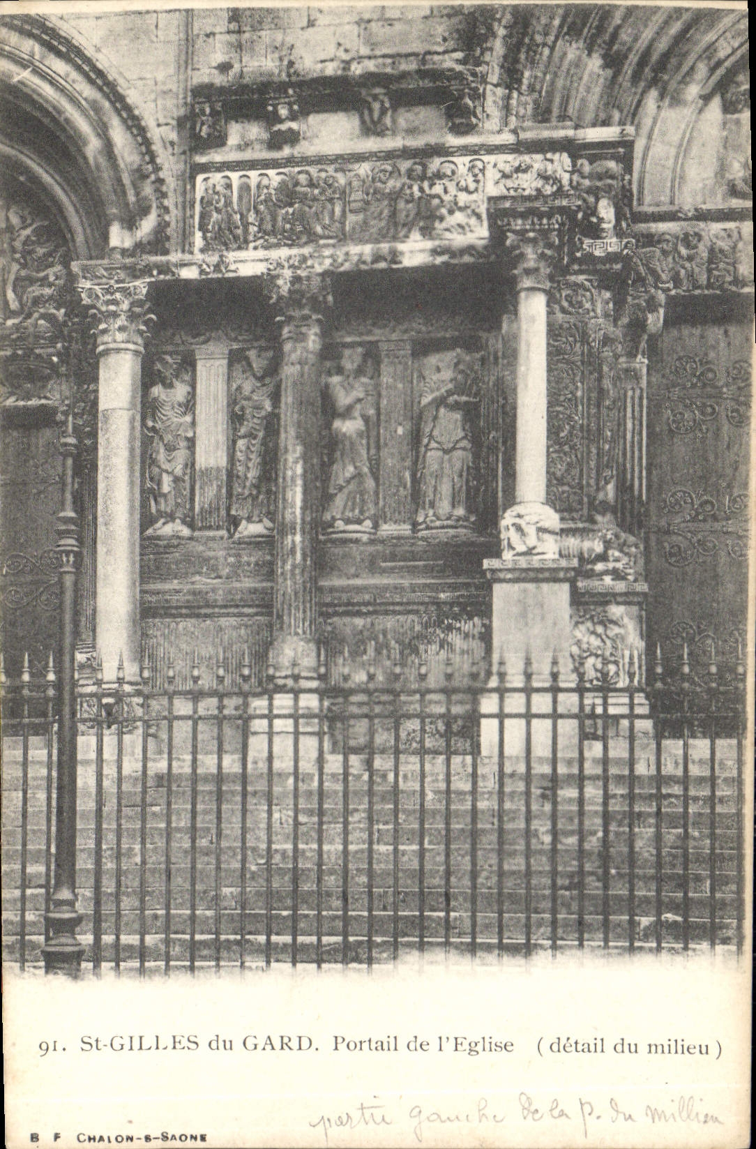 CPA St Gilles du Gard Portail de l'Eglise 