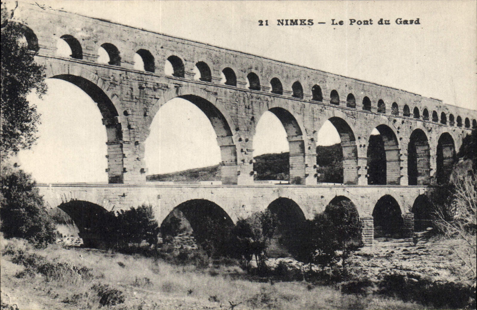 CPA Nimes Le Pont du Gard 
