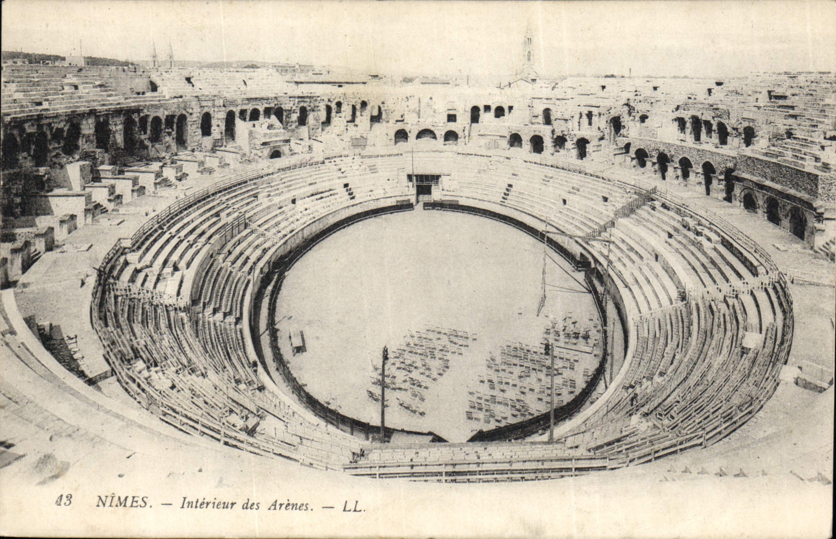 CPA Nimes Interieur des Arenes 