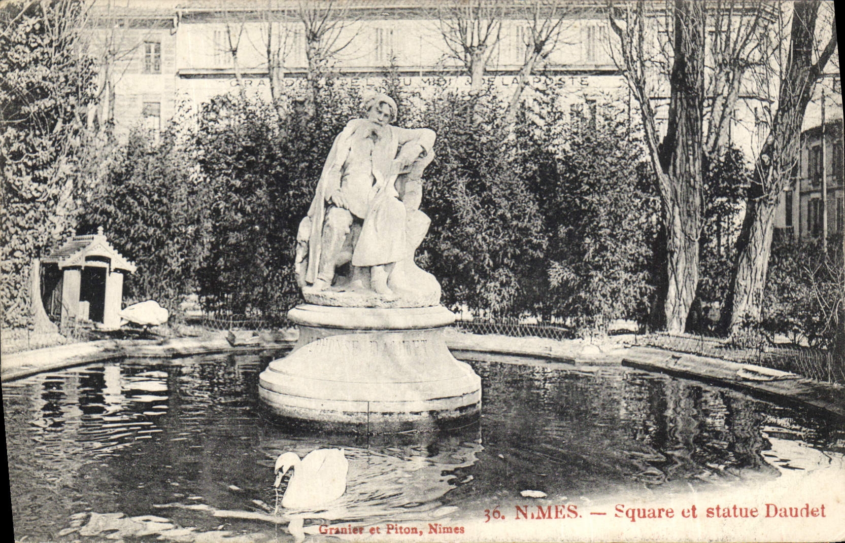 CPA Nimes Square et statue Daudet 
