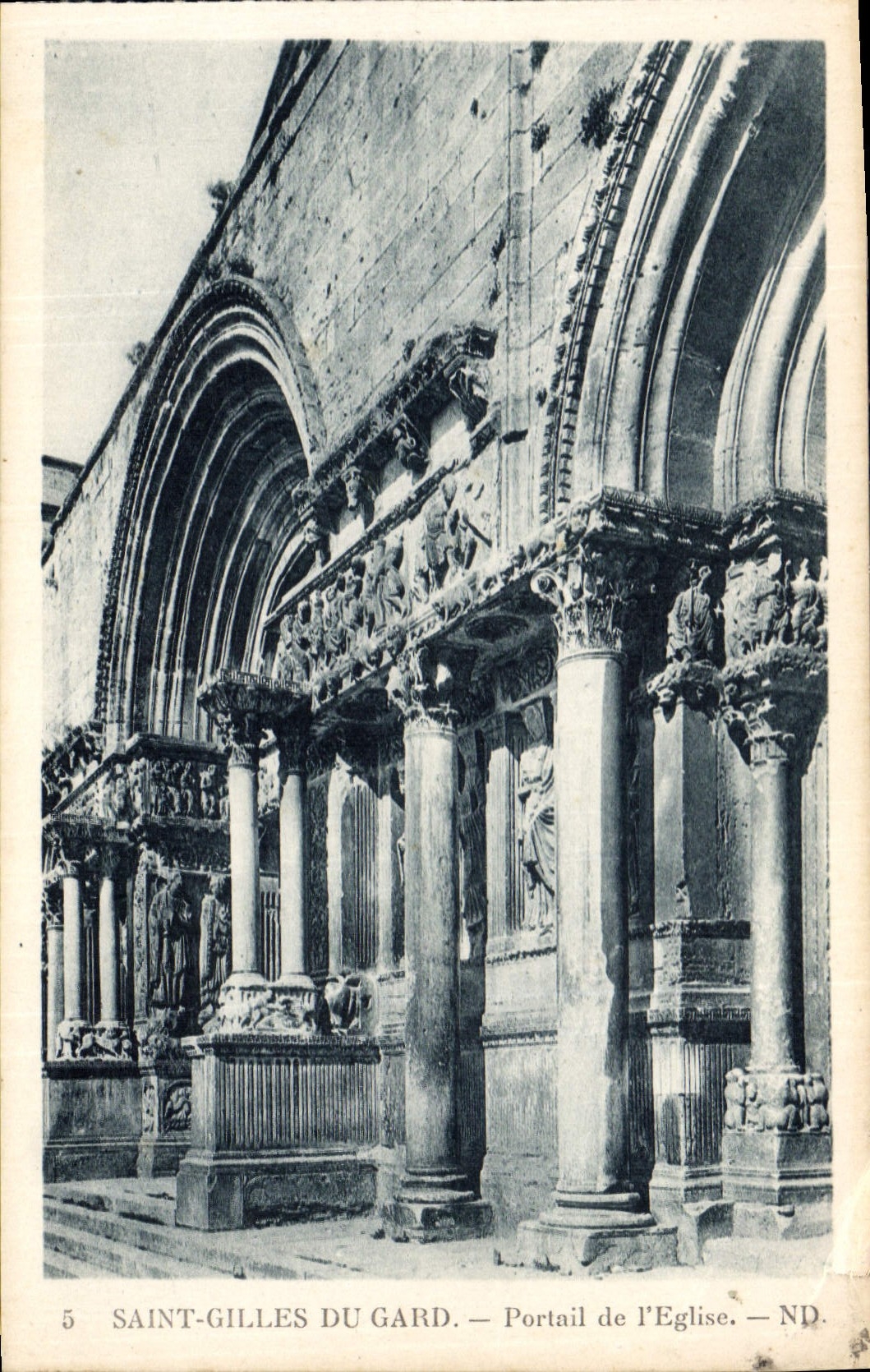 CPA Saint Gilles du Gard Portail de l'Eglise 
