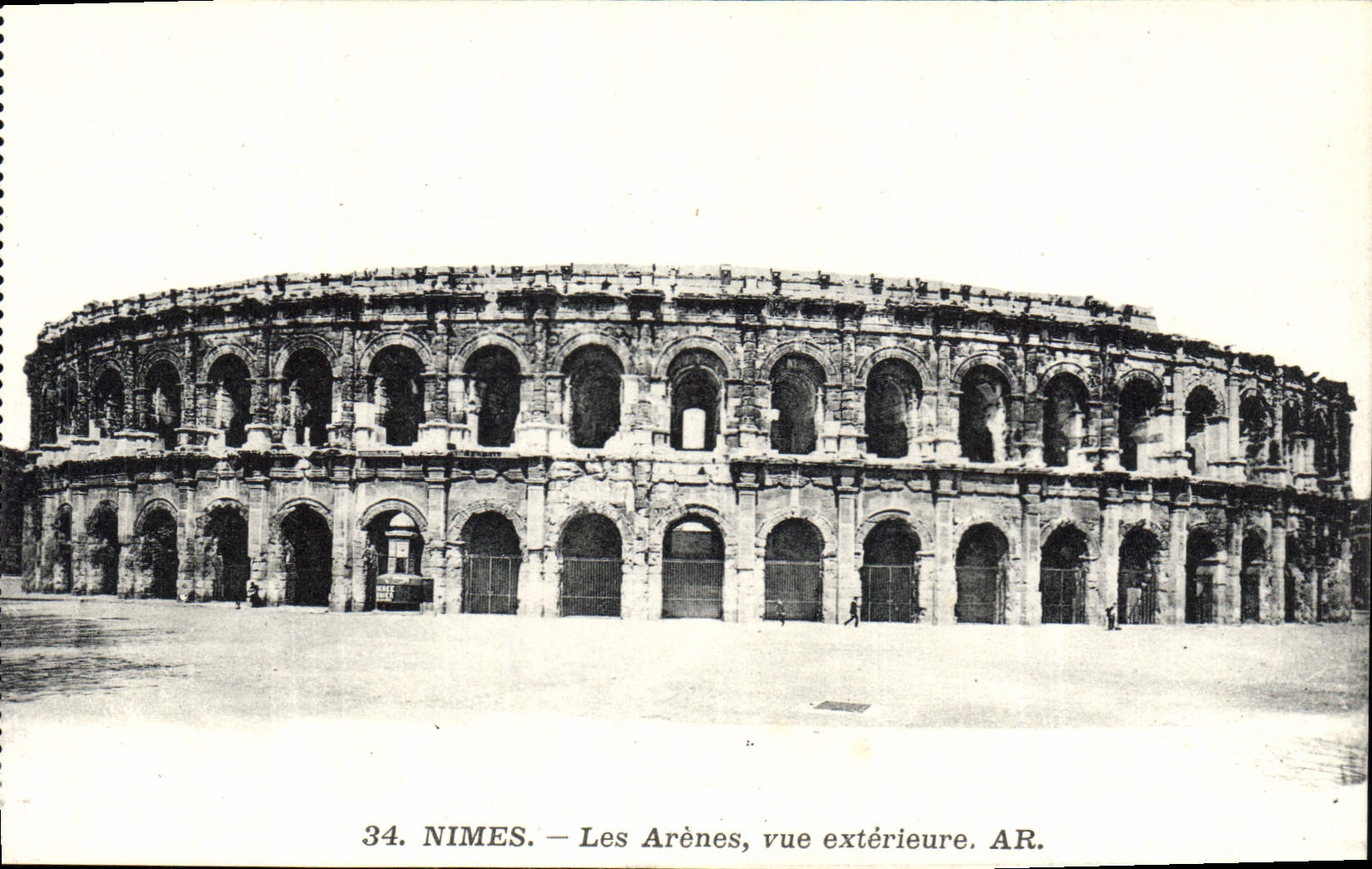 CPA Nimes Les Arenes vue exterieure 