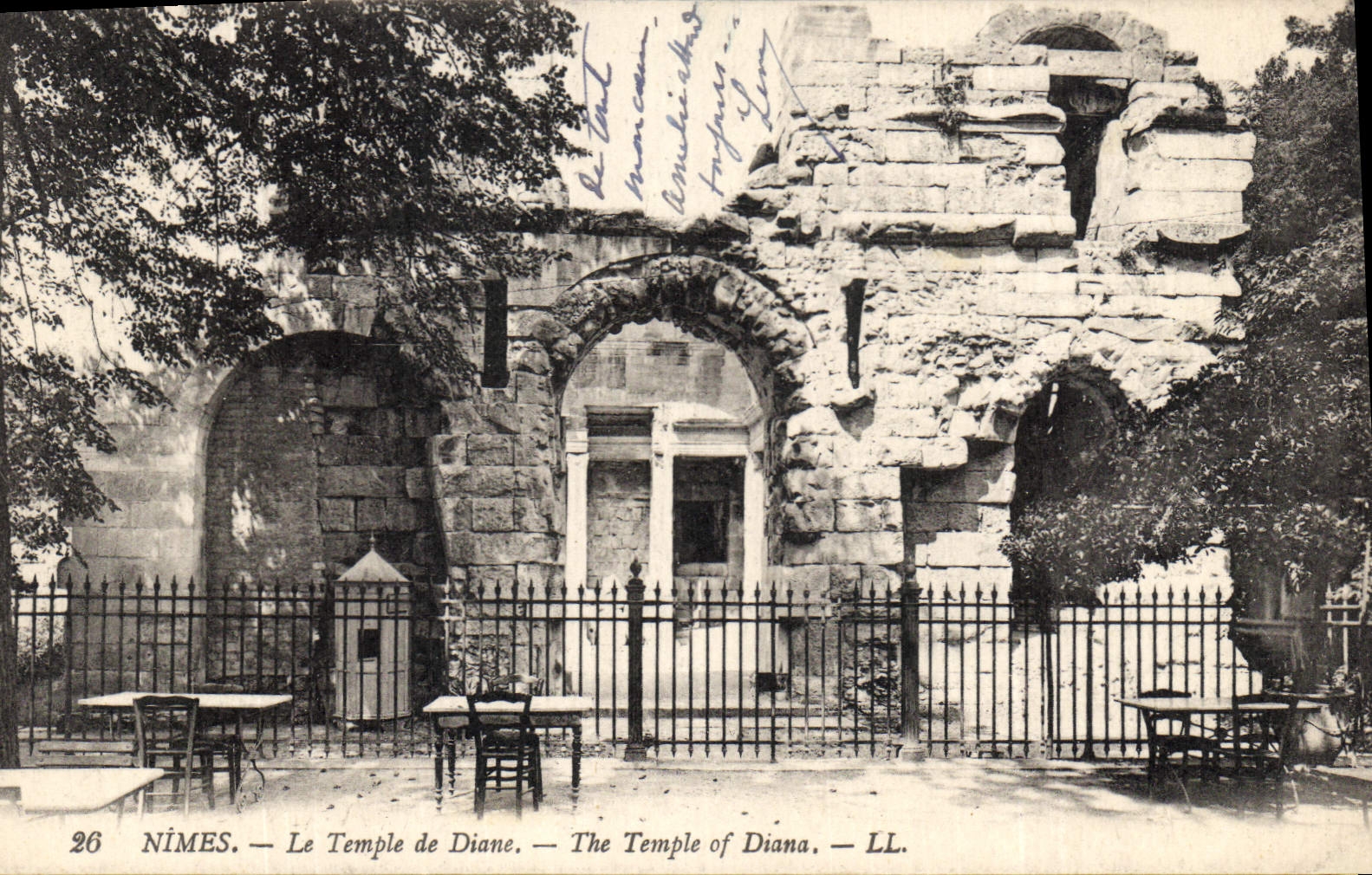 CPA Nimes Le Temple de Diane 