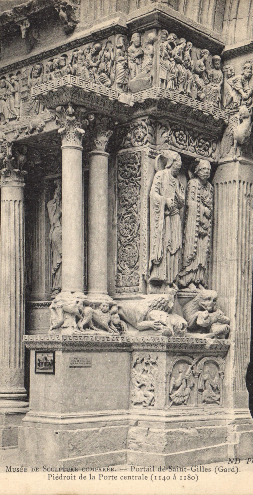CPA Musee de Sculpture Comparer Portail de Saint Gilles Gard Piedroit de la Porte centrale 1140 a 11