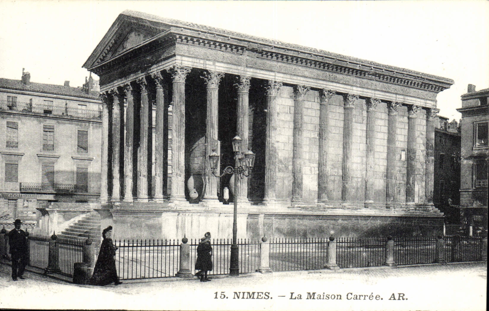 CPA Nimes la Maison Carree 