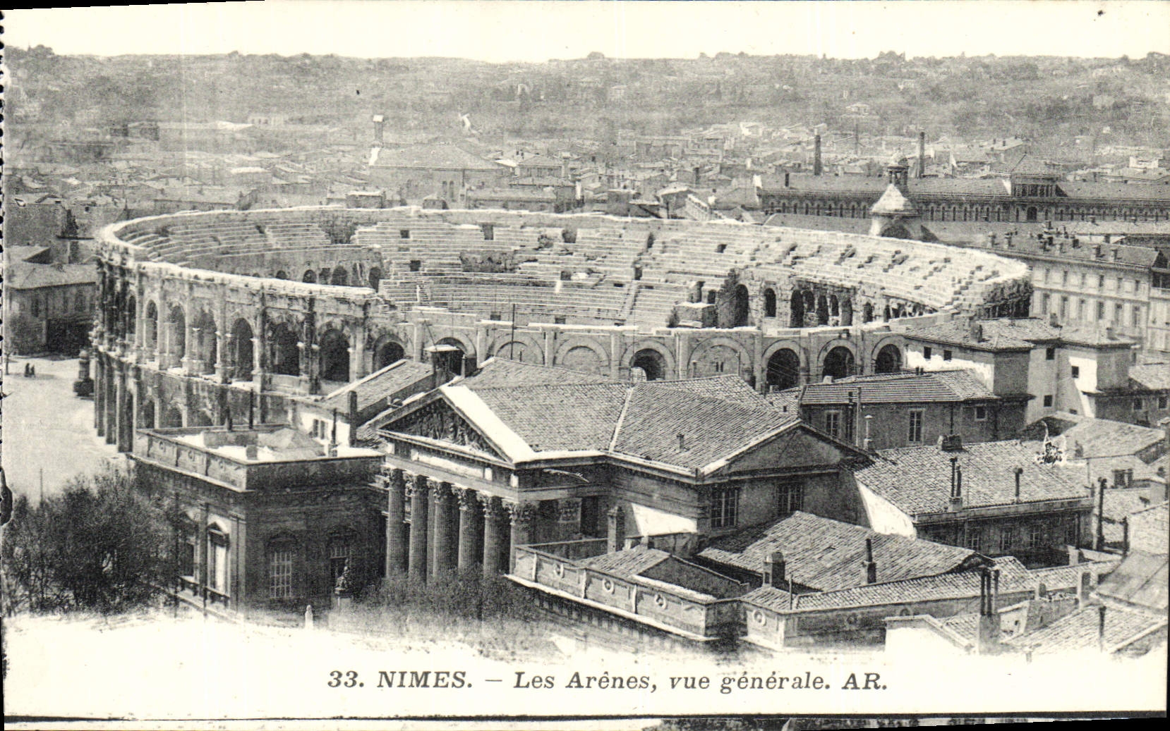 CPA Nimes les Arenes vue generale 