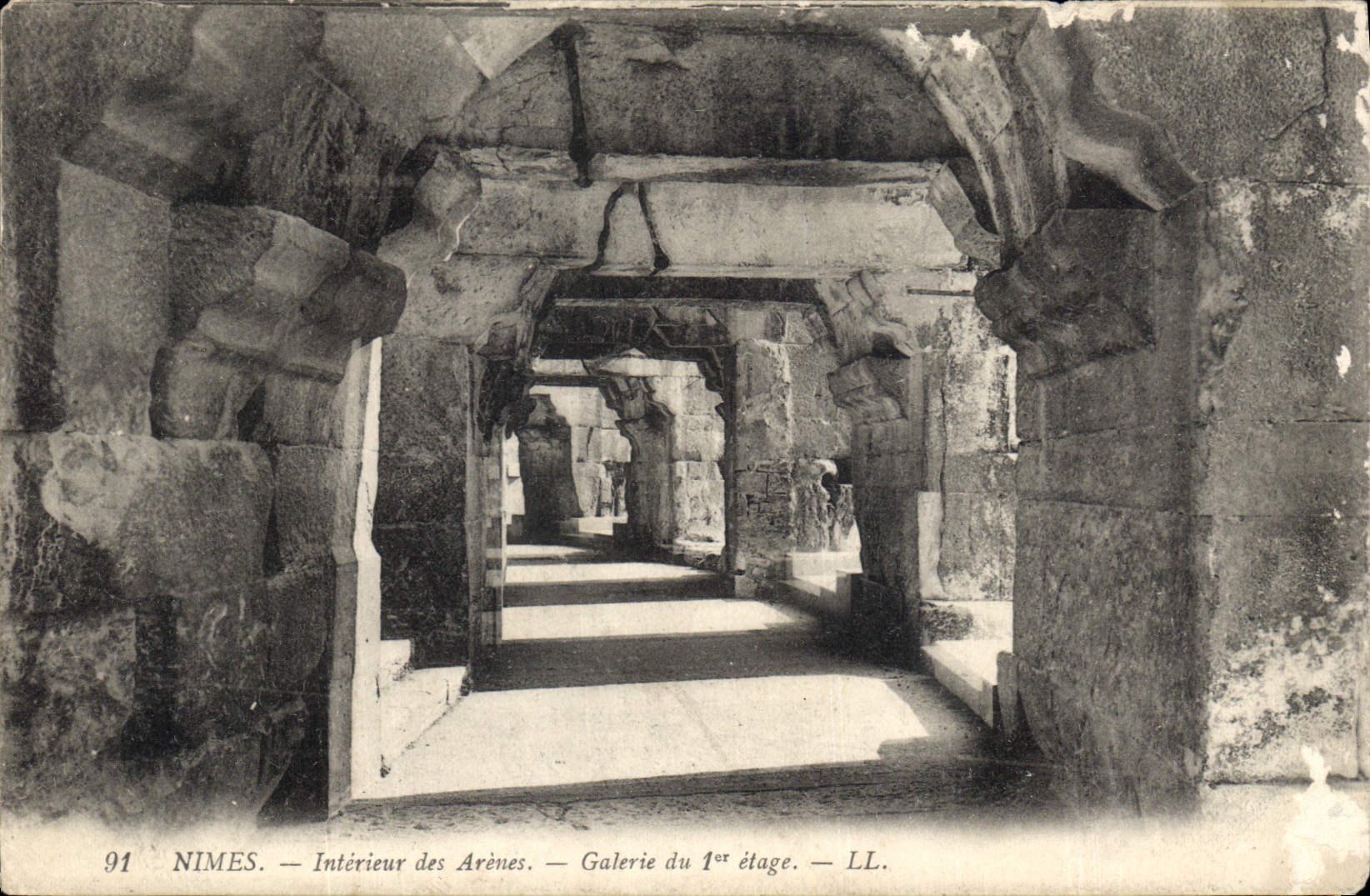 CPA Nimes Intereiur des Arenes Galerie du 1er etage
