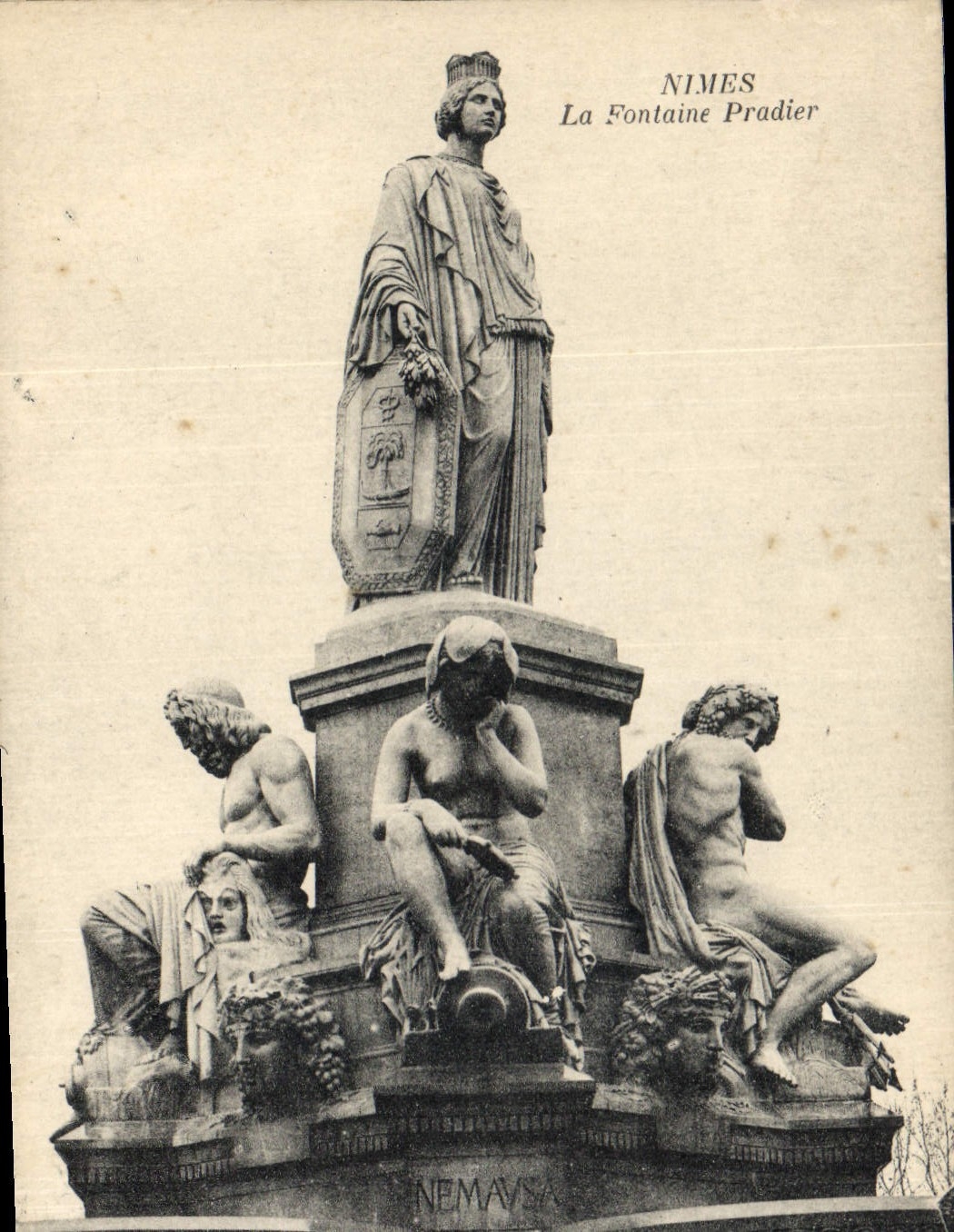 CPA Nimes la Fontaine Pradier 