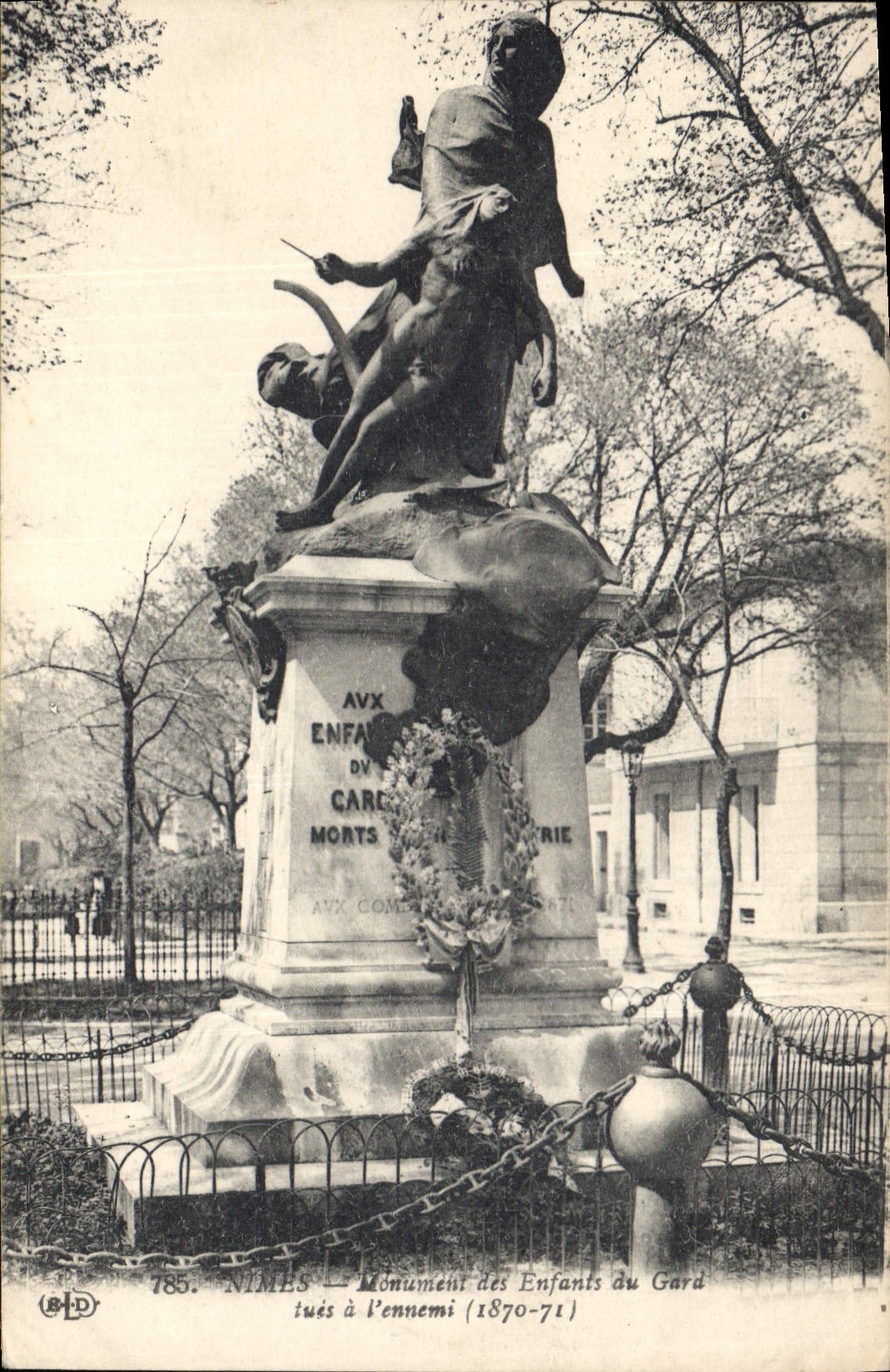 CPA Nimes Monument des Enfants du Gard tues a l'ennemi 1870 71 