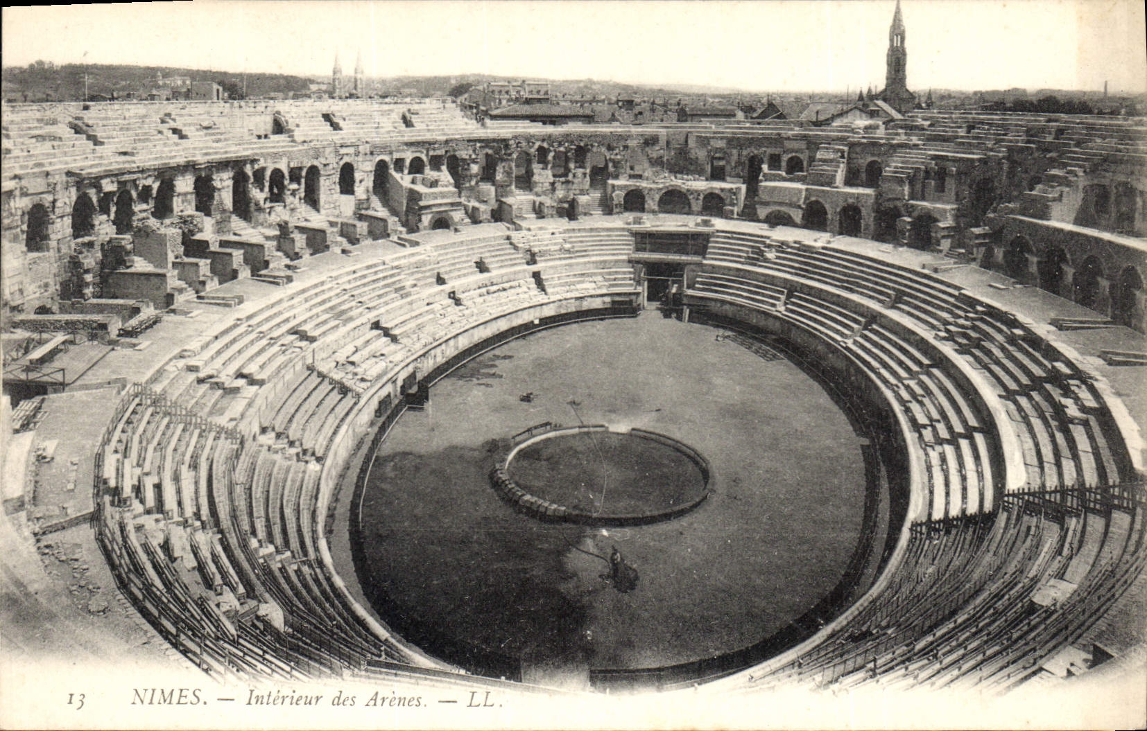 CPA Nimes Interieur des Arenes 