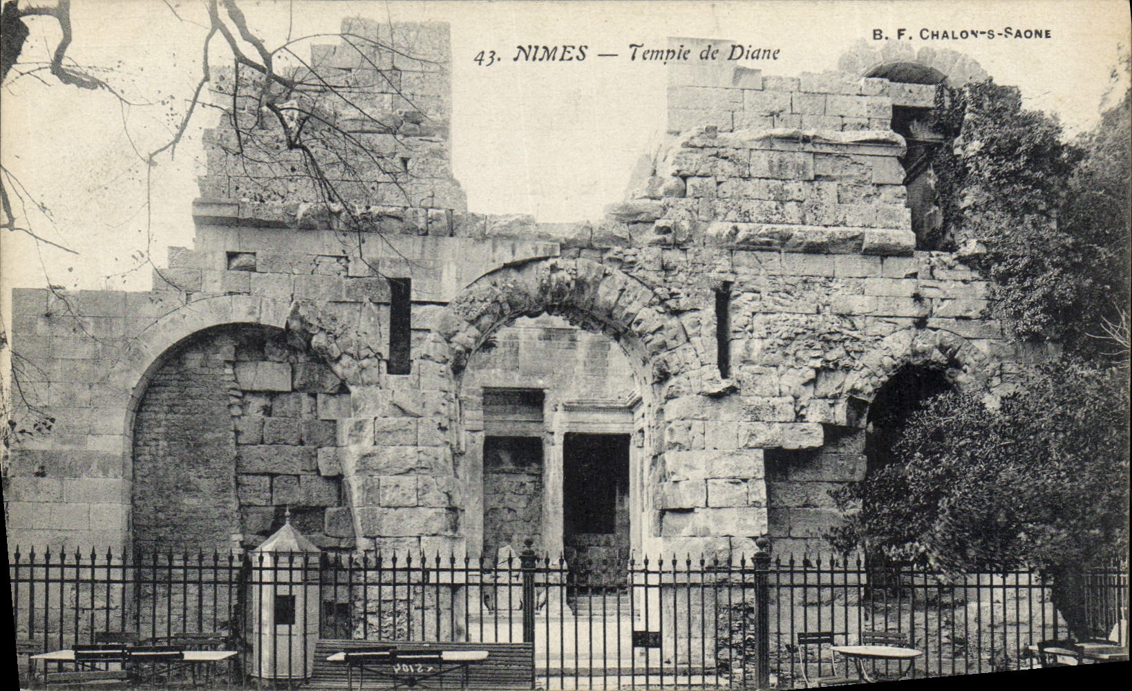 CPA Nimes Temple de Diane 