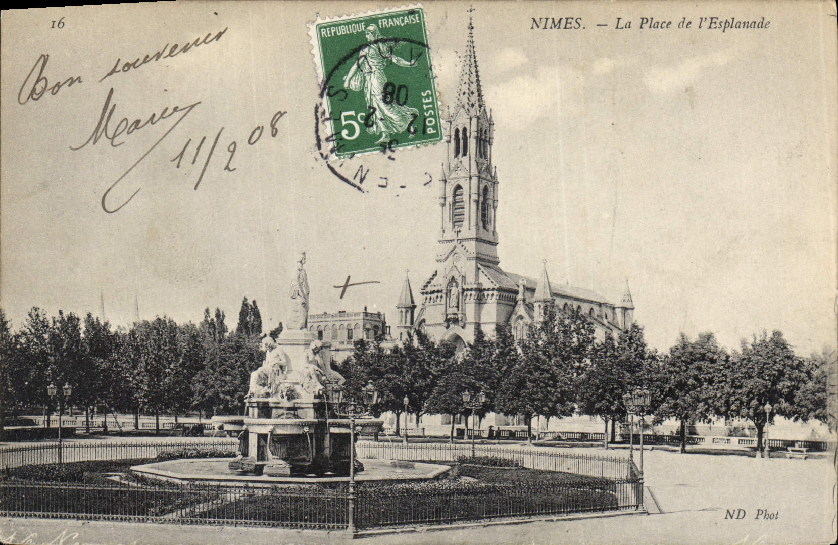 CPA Nimes la Place de l'Esplanade 