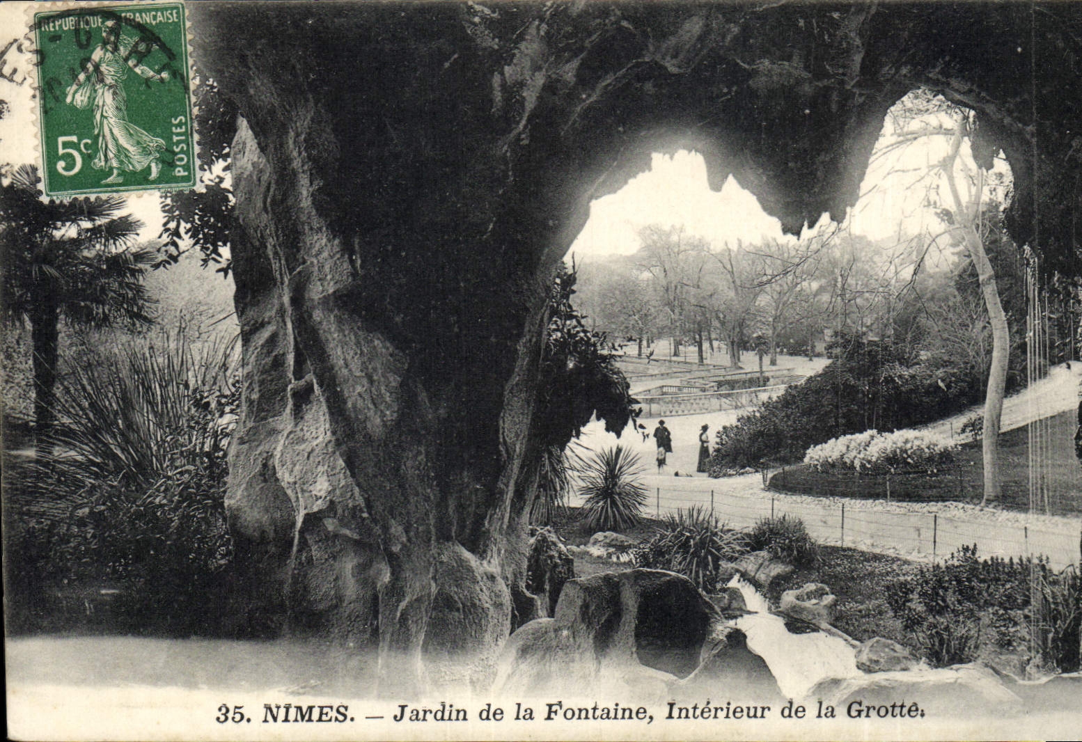 CPA Nimes Jardin de la Fontaine interieur de la Grotte