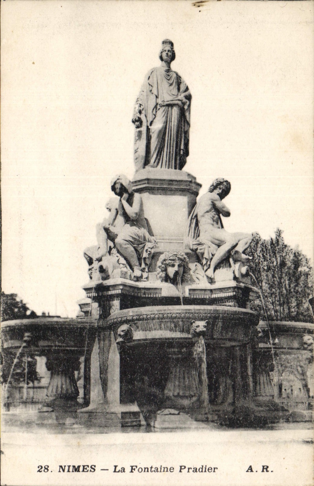 CPA Nimes La Fontaine Pradier 