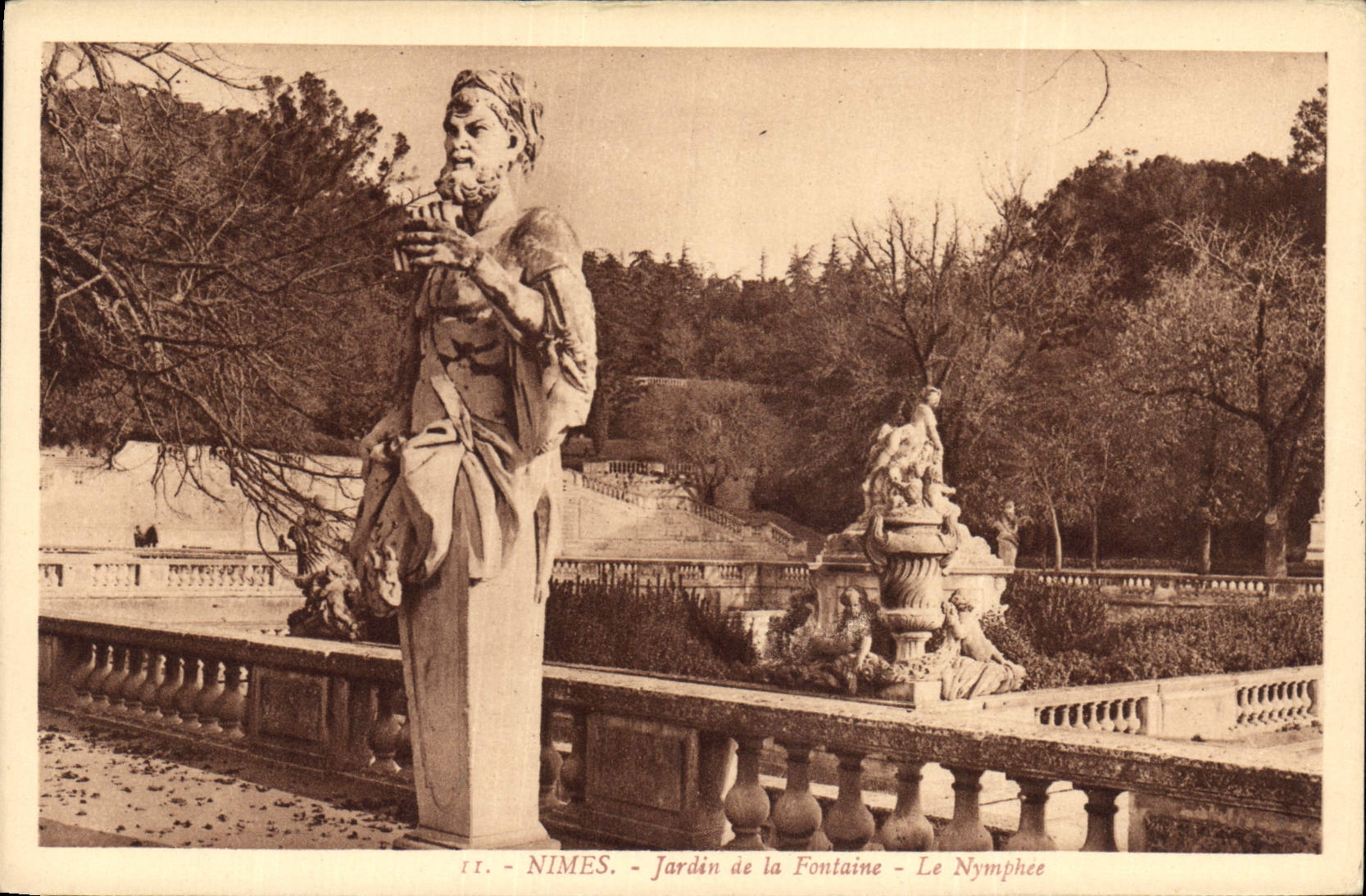 CPA Nimes Jardin de la Fontaine le Nymphee