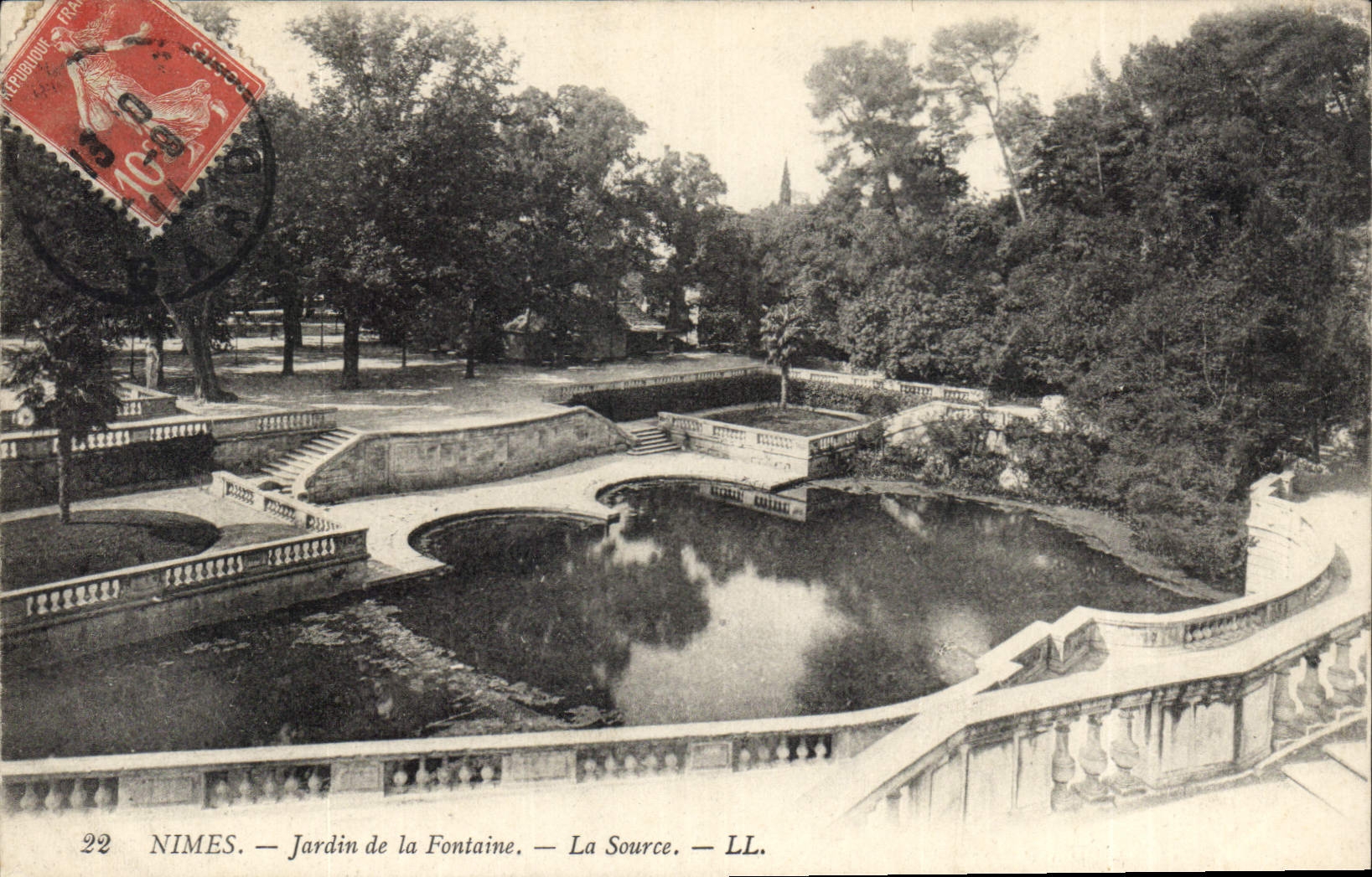 CPA Nimes Jardin de la Fontaine la Source 