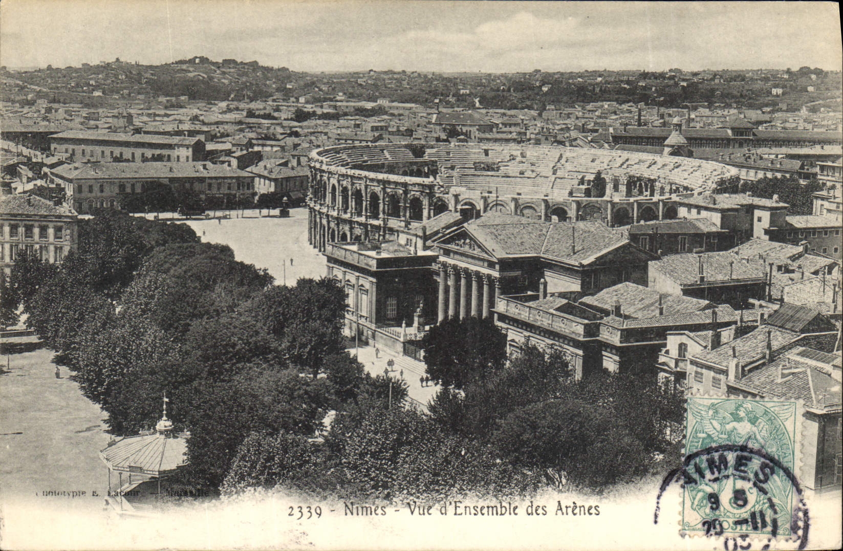 CPA Nimes Vue d'ensemble des Arenes 