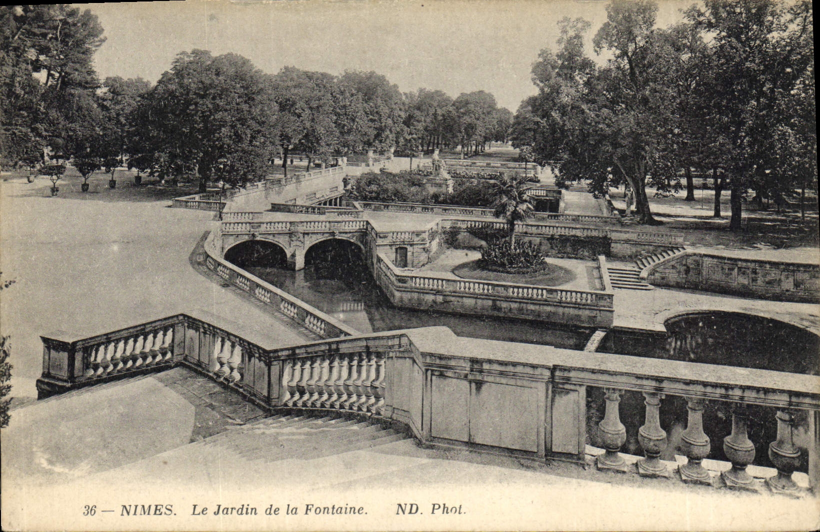 CPA Nimes le Jardin de la Fontaine 