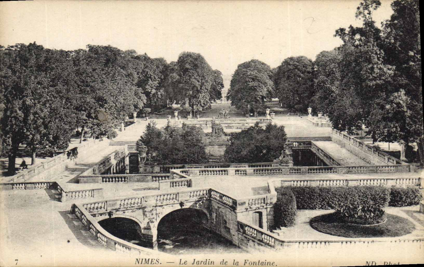 CPA Nimes le Jardin de la fontaine 
