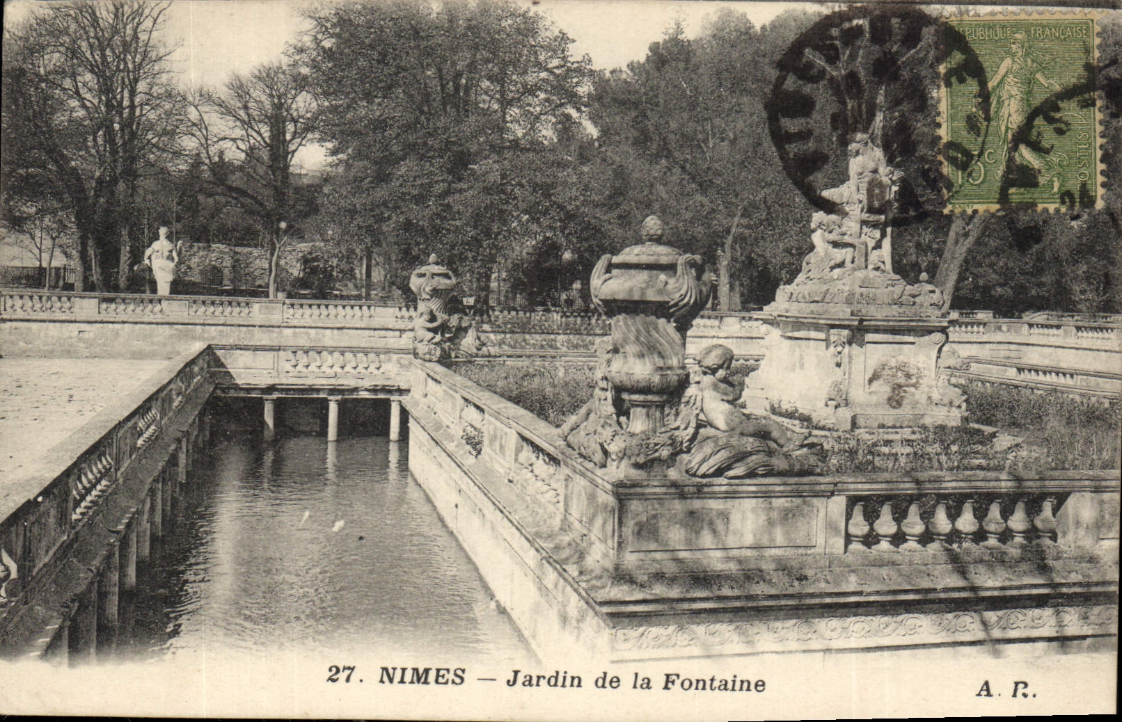 CPA Nimes Jardin de la Fontaine 