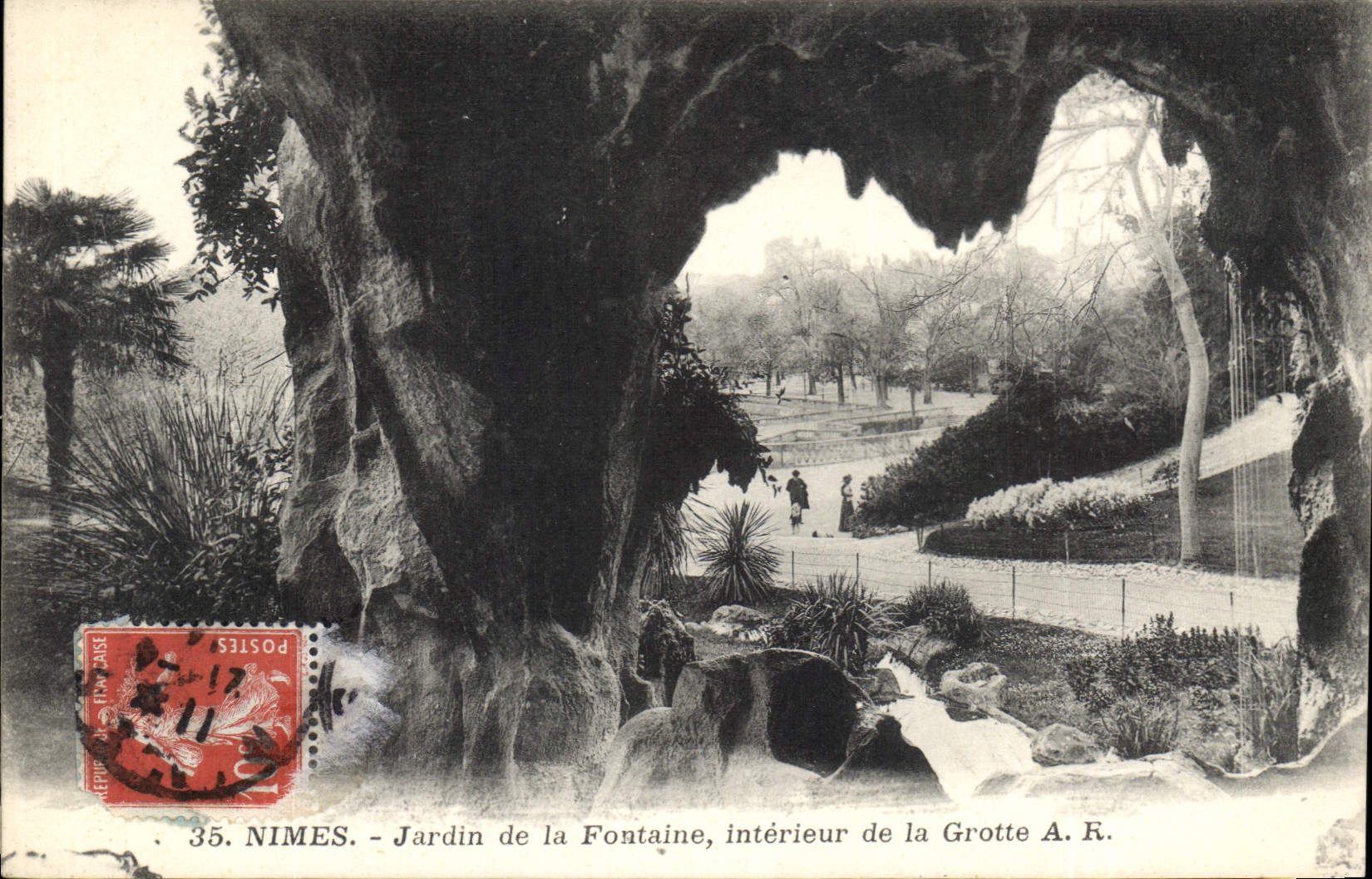 CPA Nimes Jardin de la Fontaine interieur de la Grotte