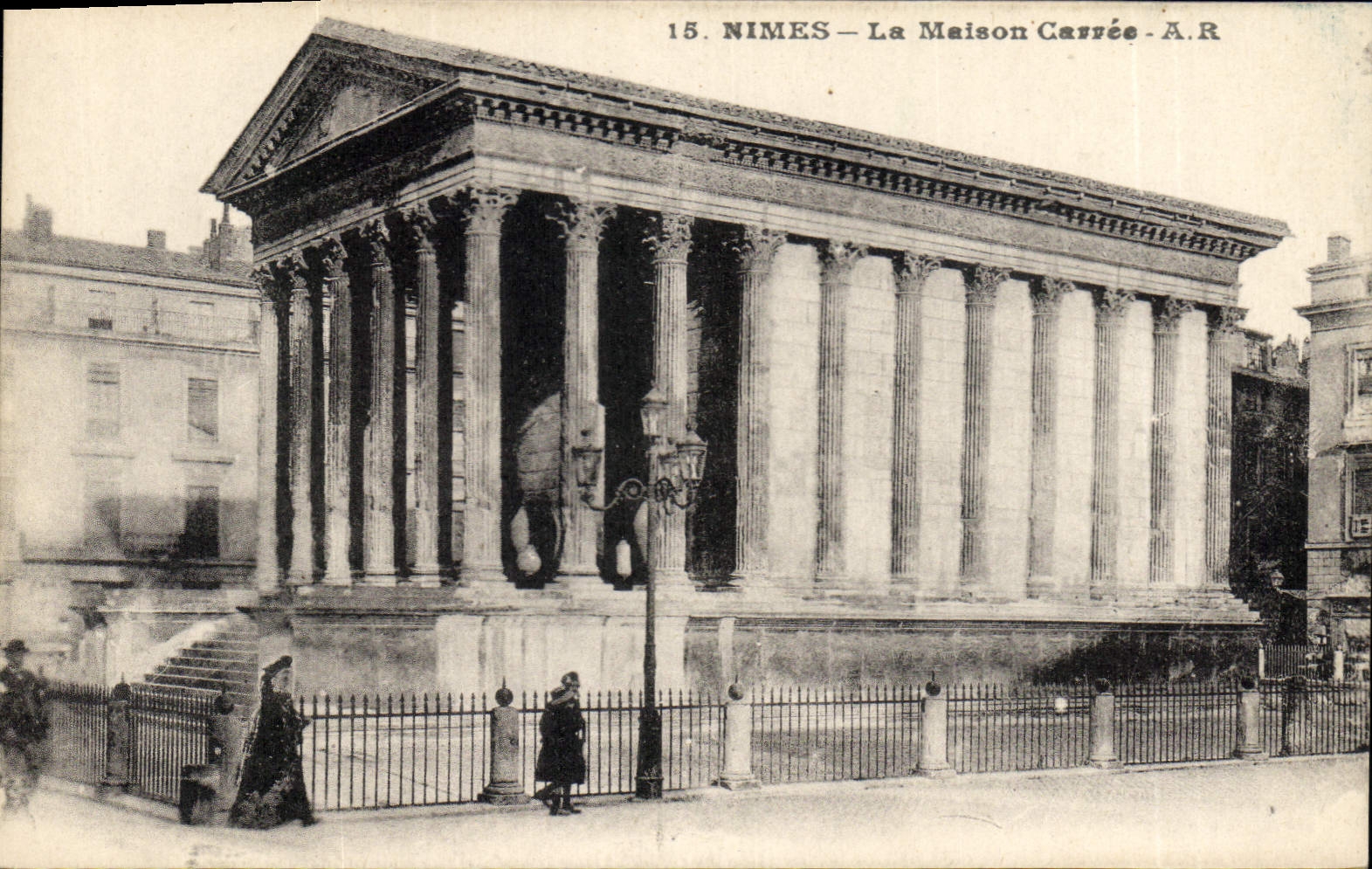 CPA Nimes La Maison Carree 