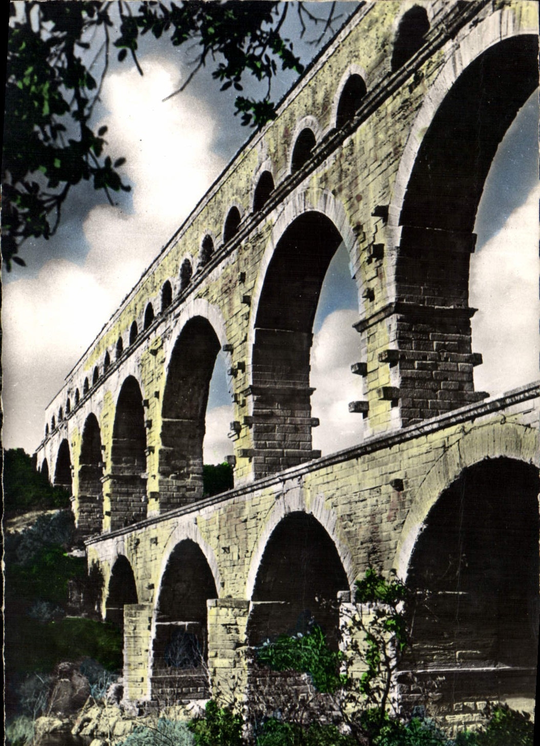 CPA Nimes Gard Le Pont du Gard 
