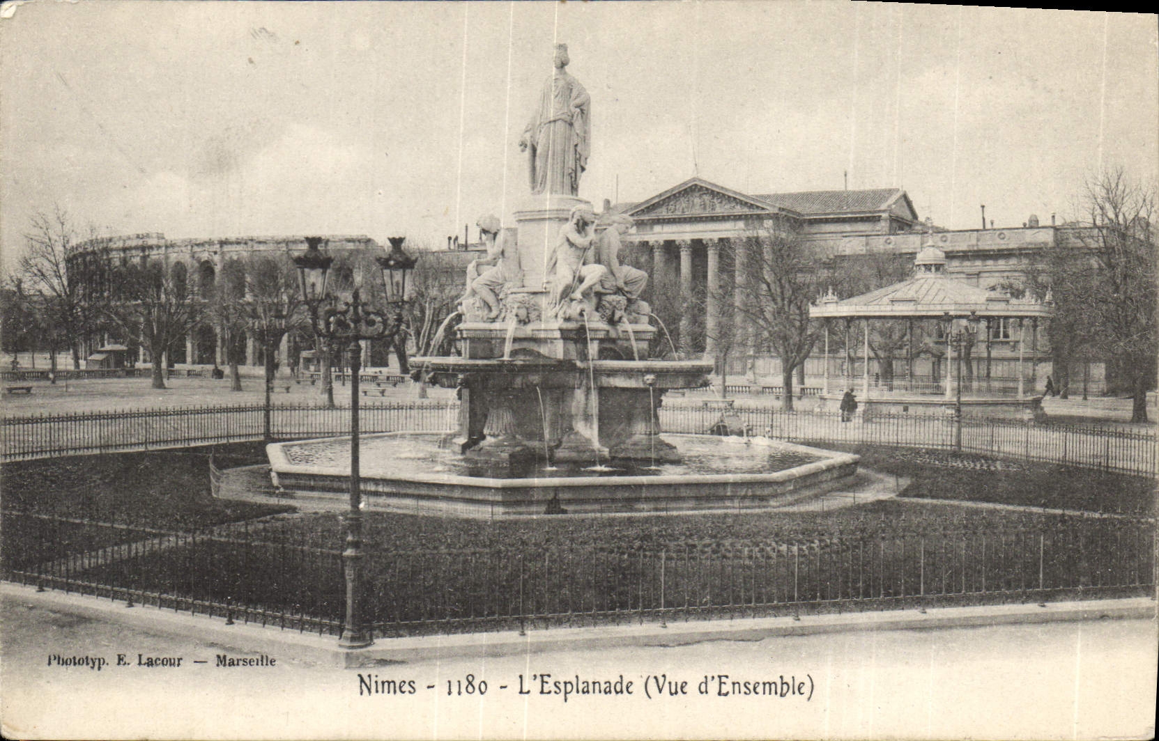 CPA Nimes l'Esplanade vue d'ensemble 