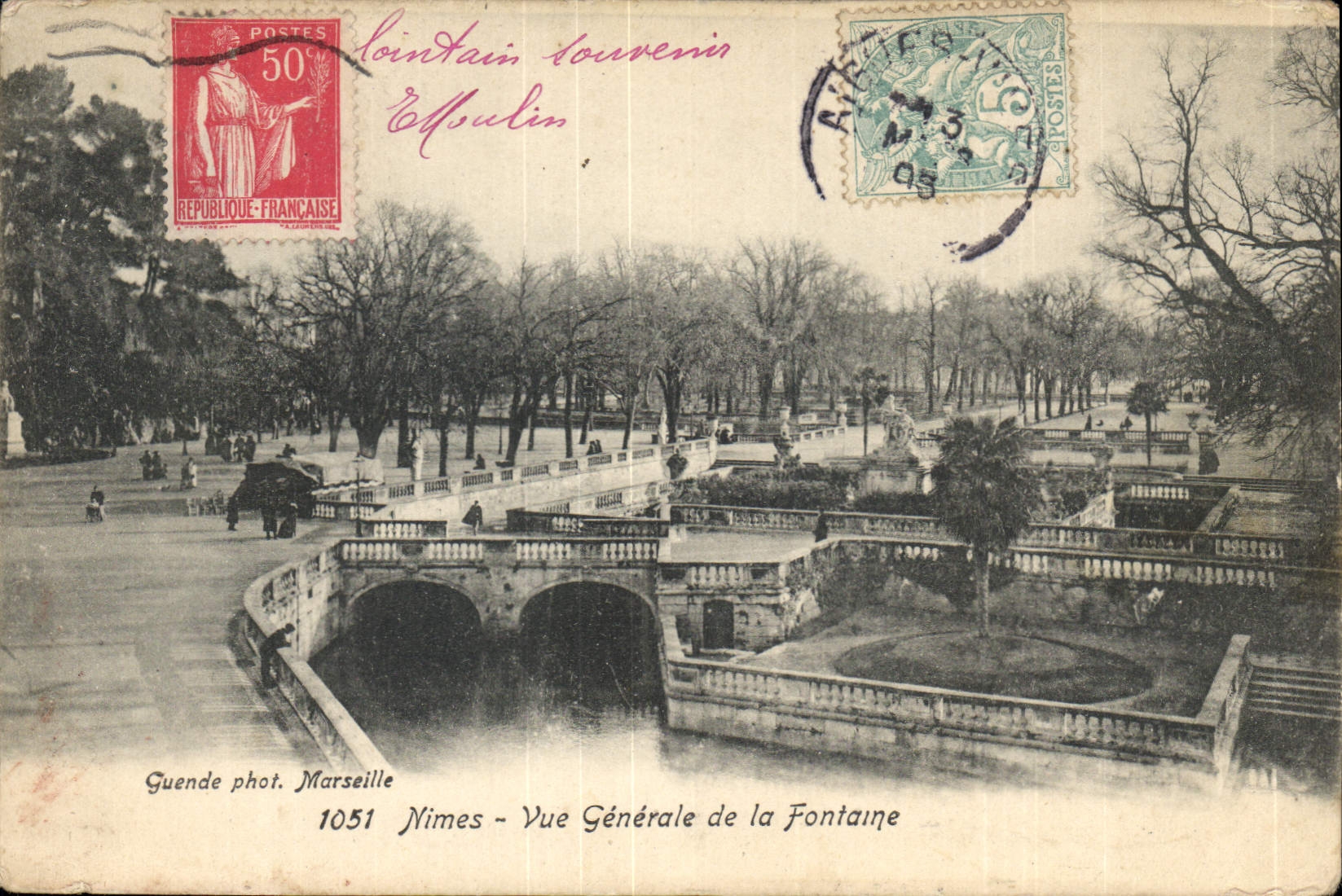 CPA Nimes Vue generale de la Fontaine 
